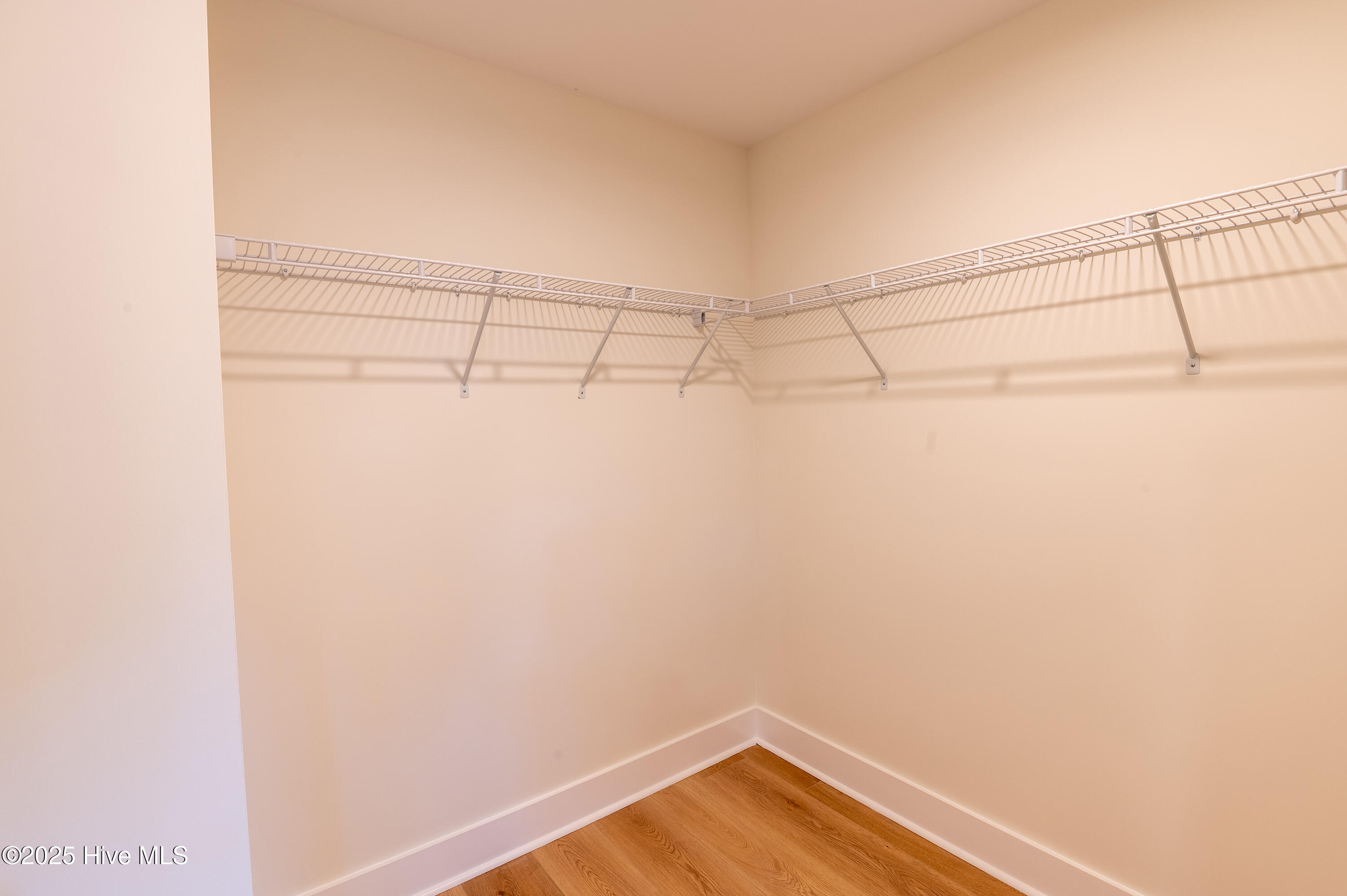 100518450 | Photo 21