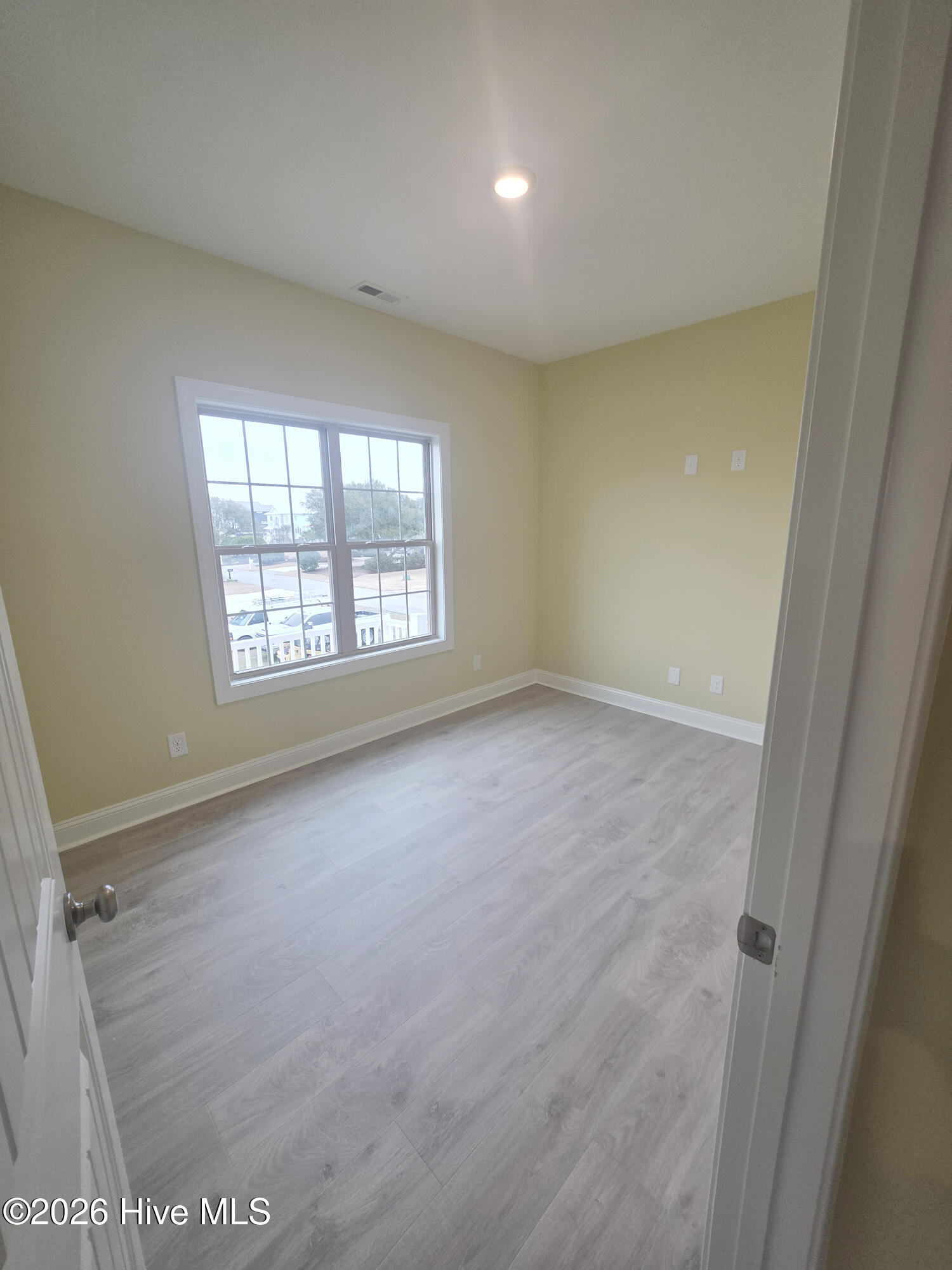 100535825 | Photo 47