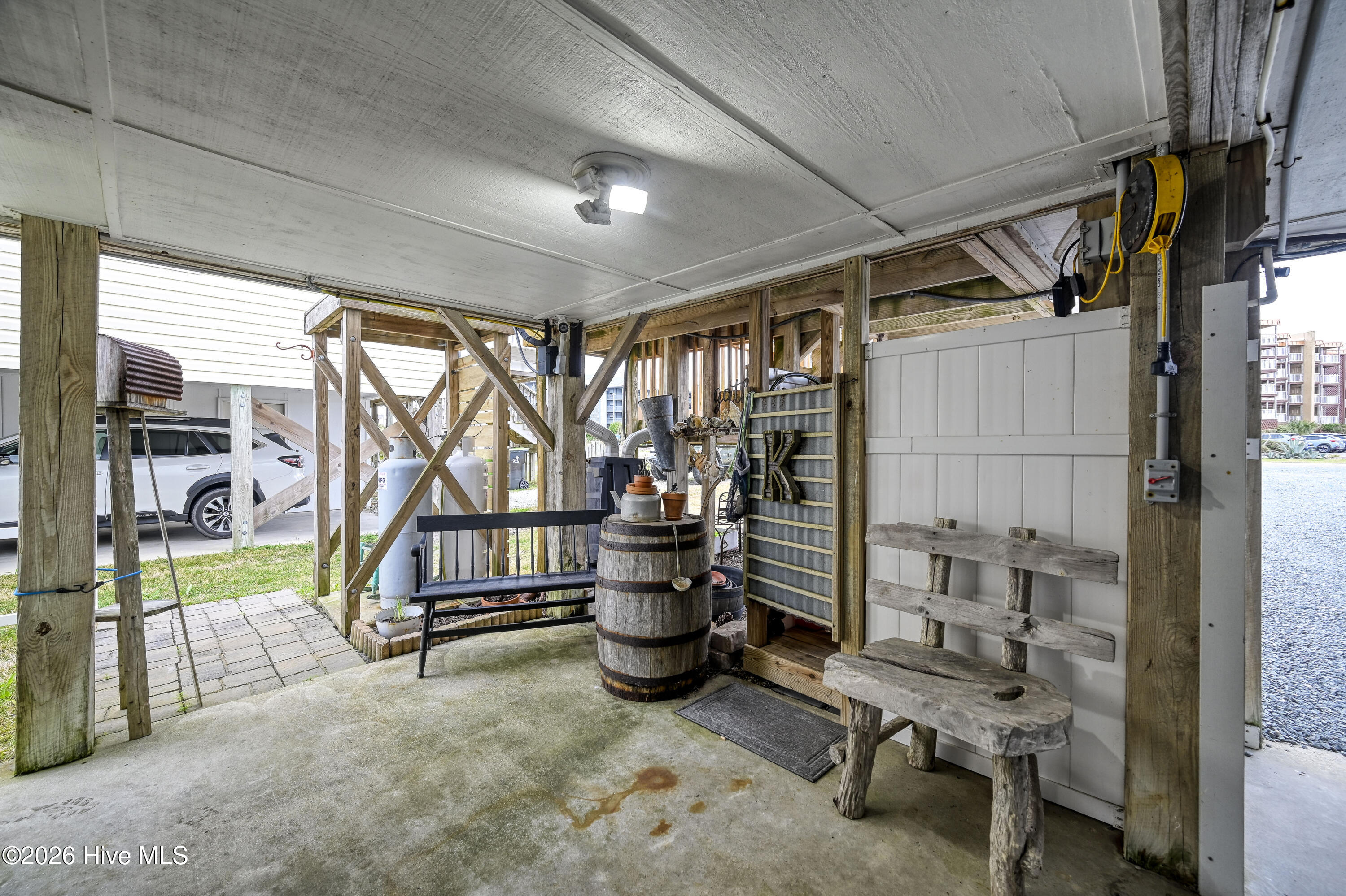 100558069 | Photo 65