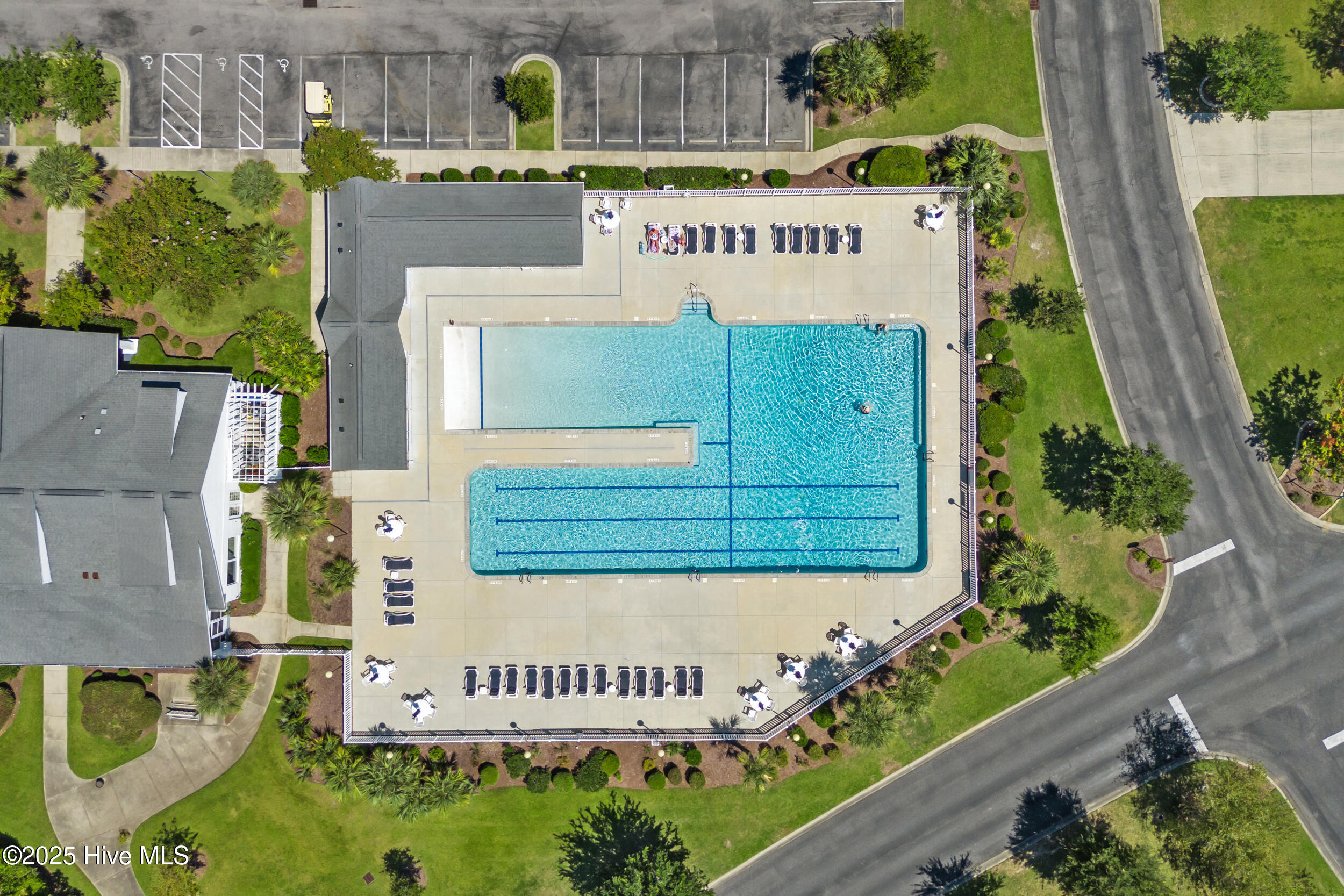 100529171 | Photo 40