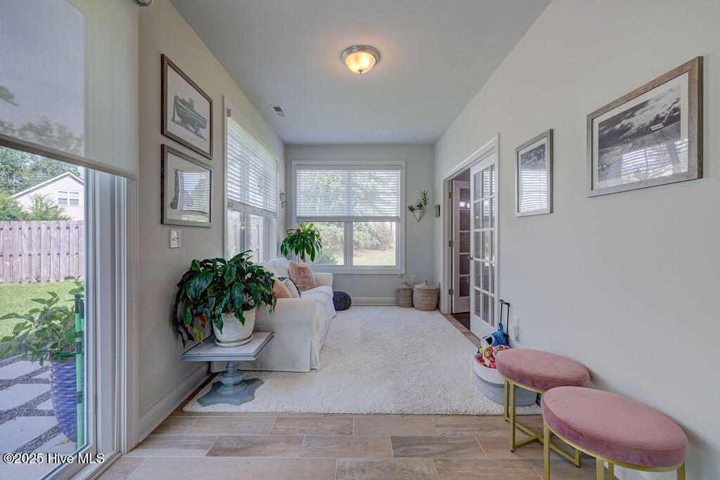 100529345 | Photo 18