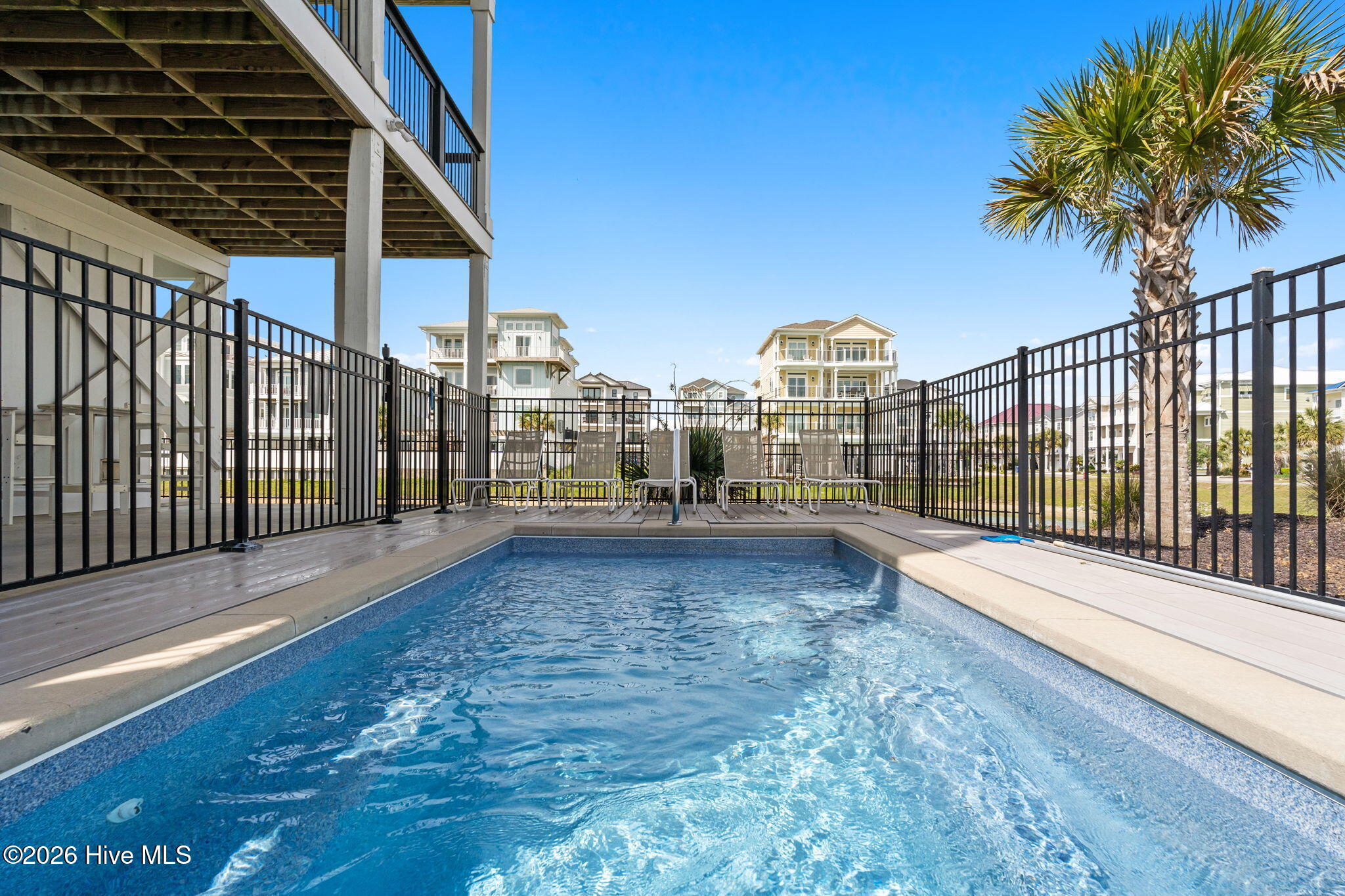 100564964 | Photo 52