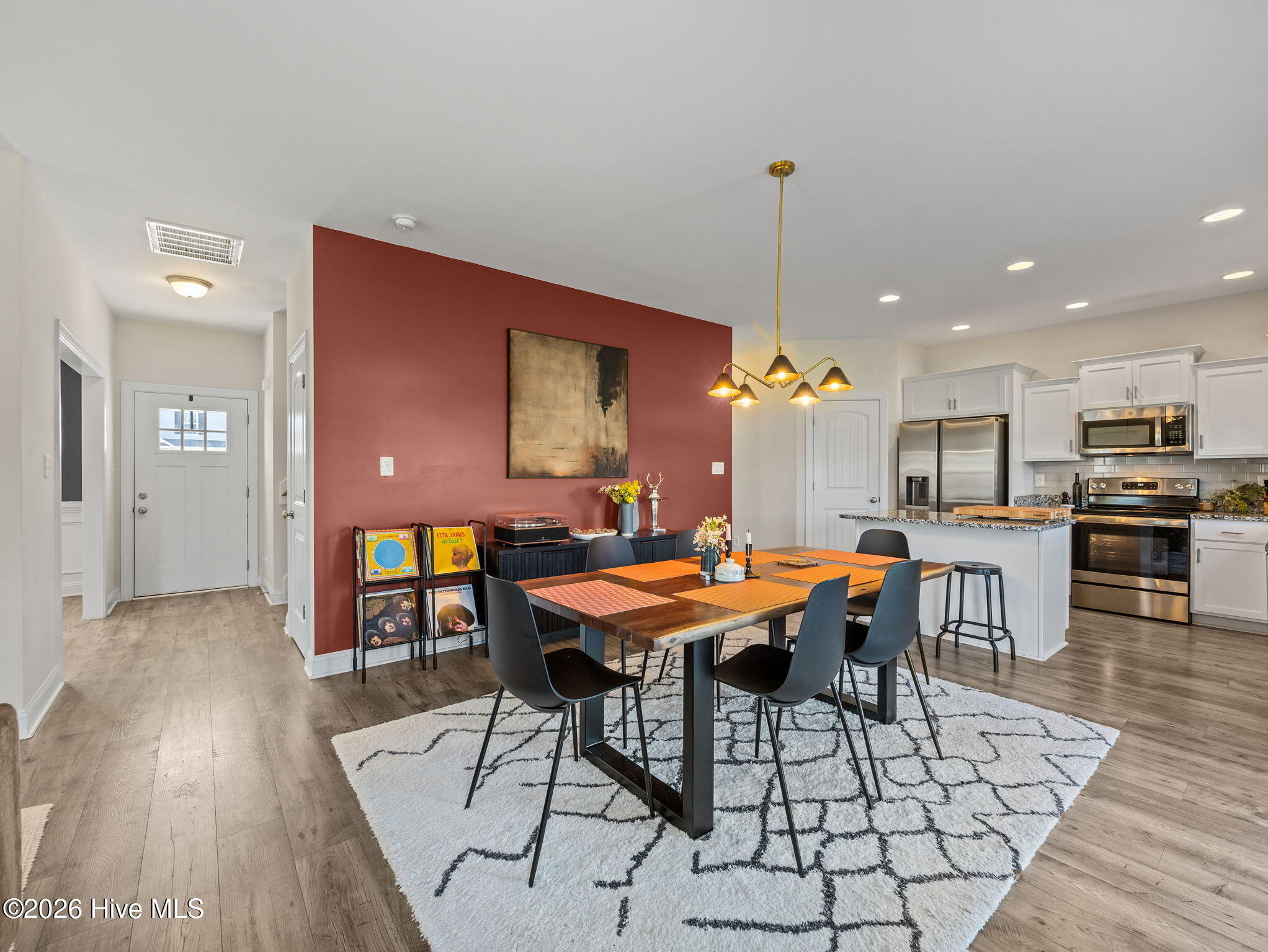 100564865 | Photo 14