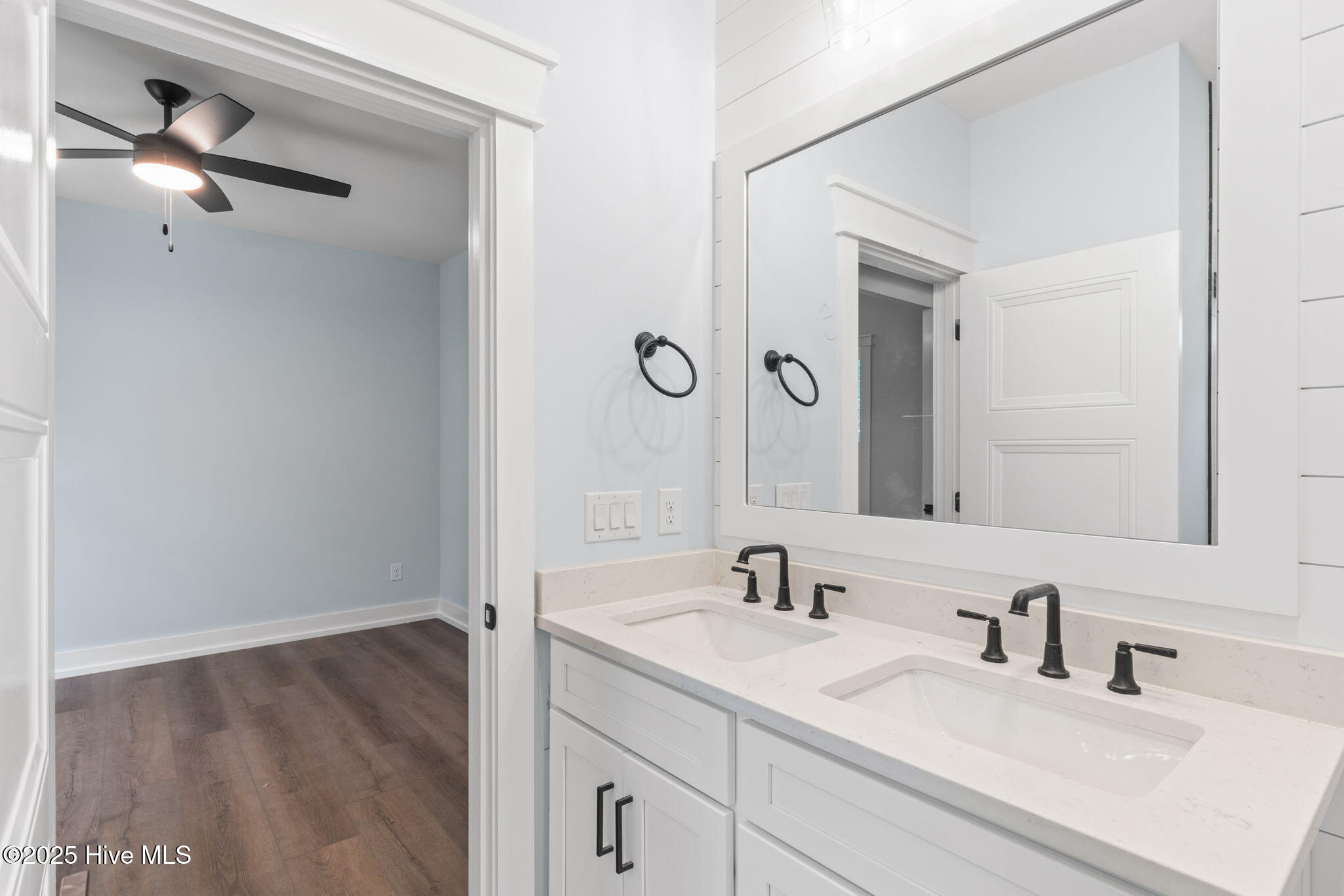 100523673 | Photo 41