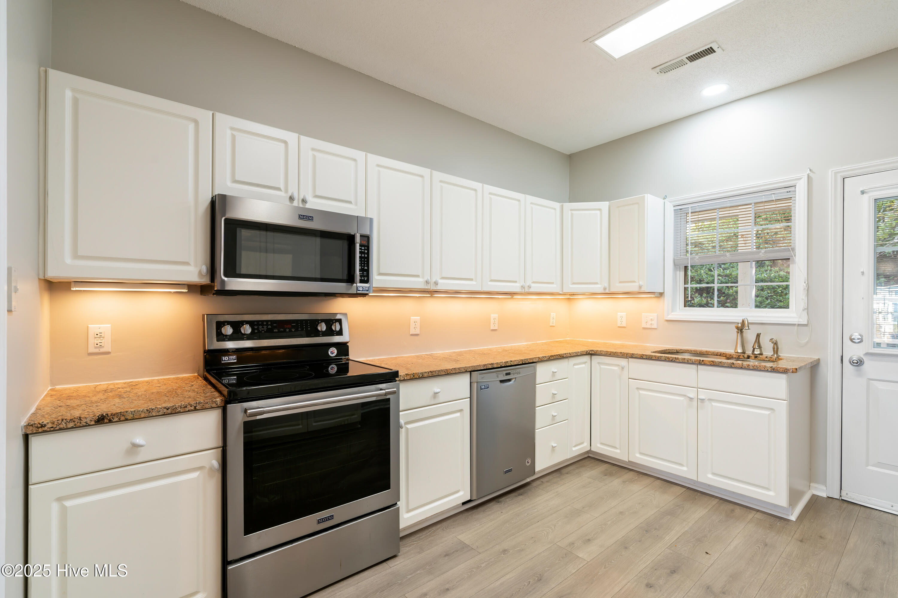 100543647 | Photo 11