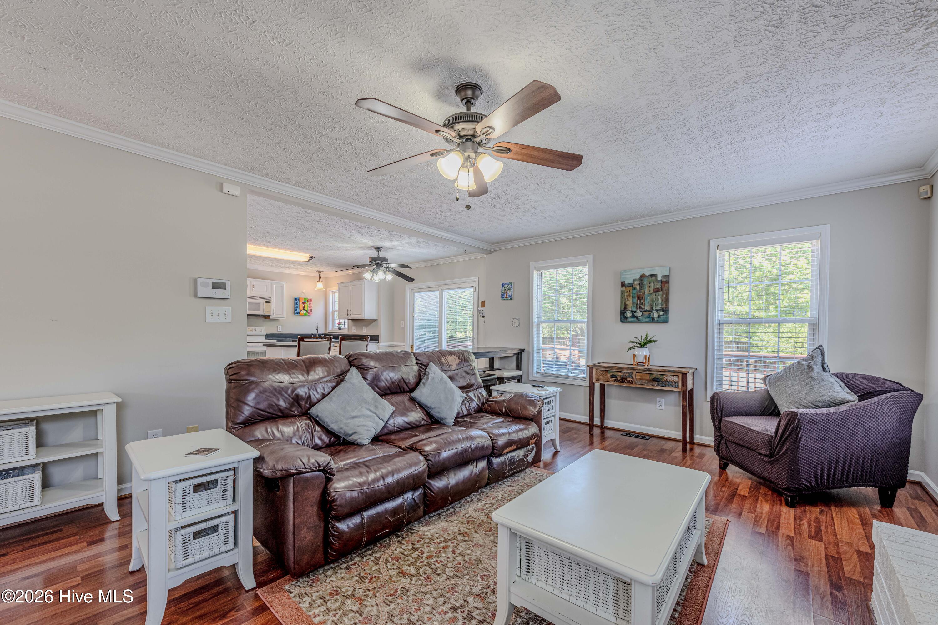 100569182 | Photo 13