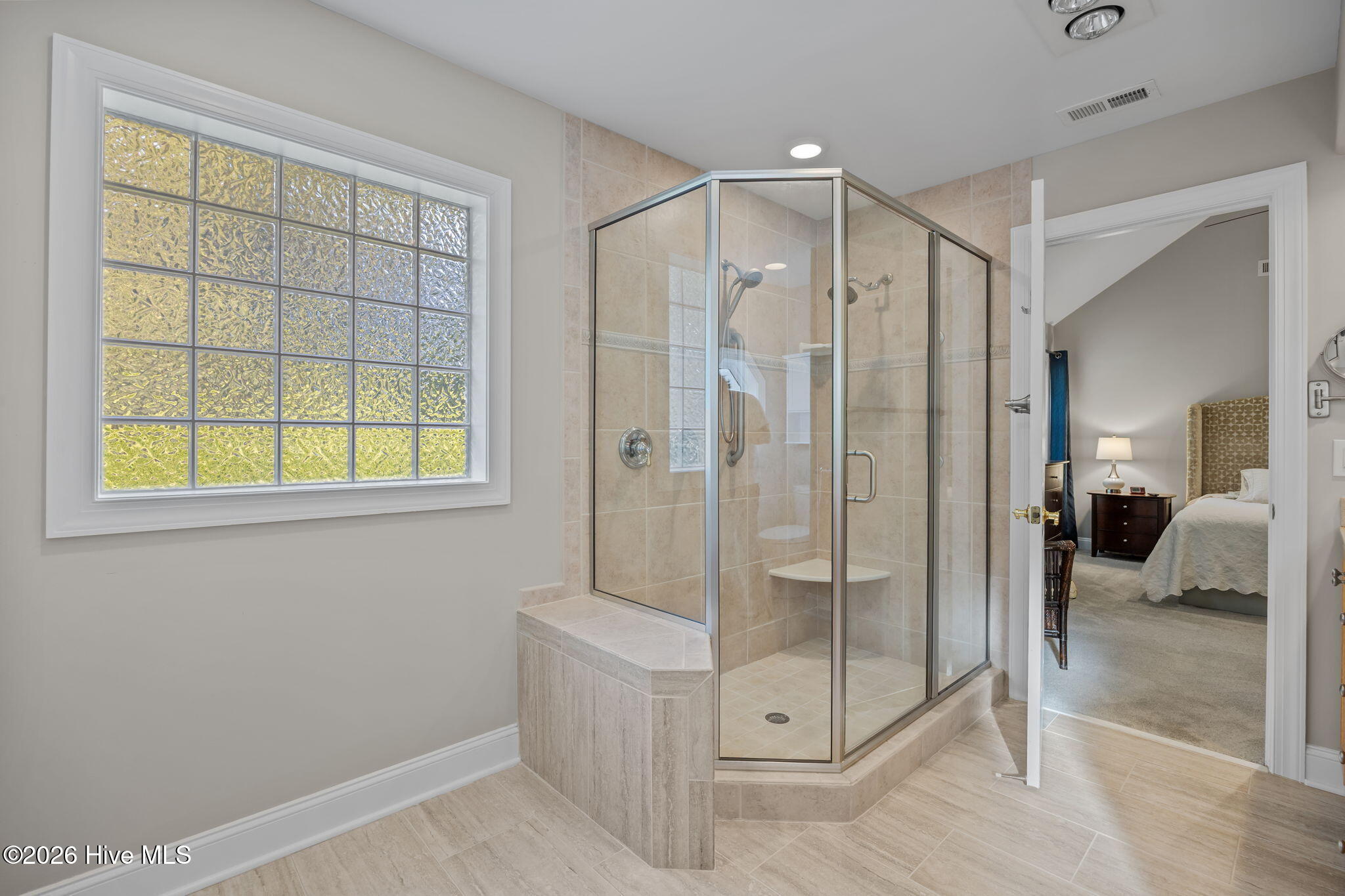 100567034 | Photo 18