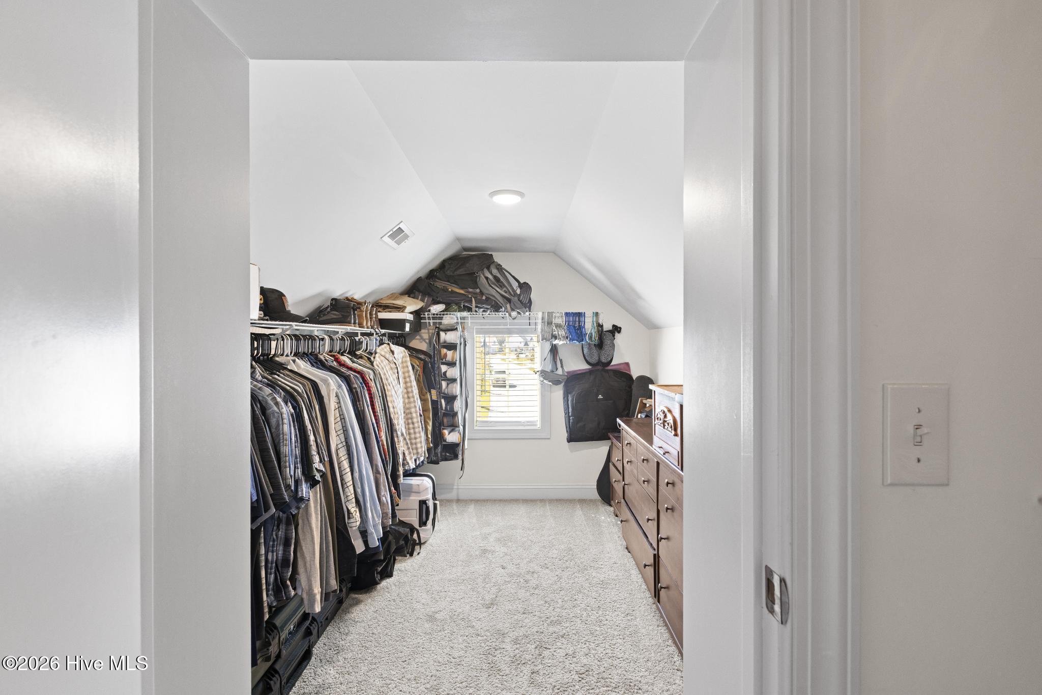 100549977 | Photo 33