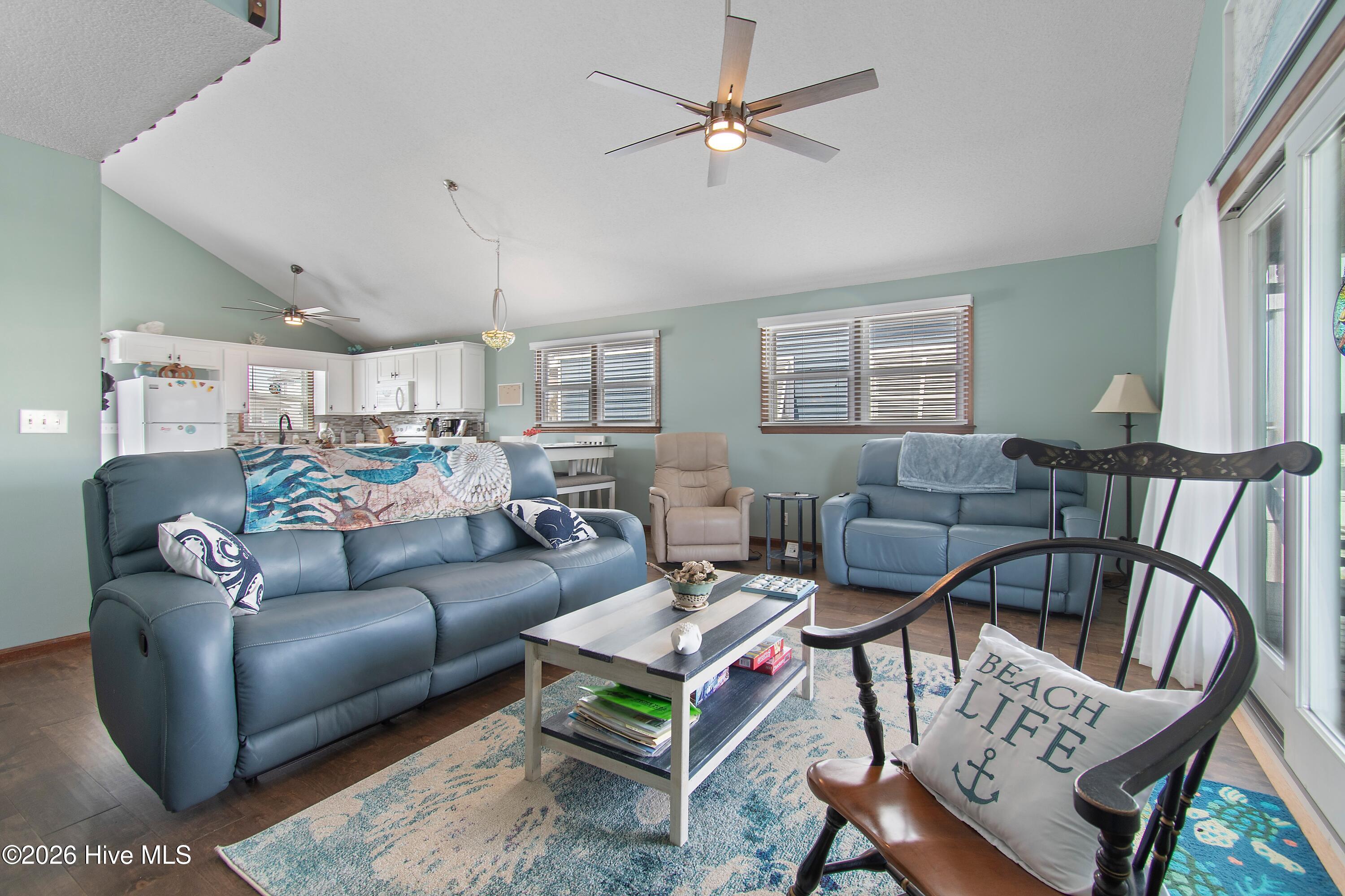 100561572 | Photo 20