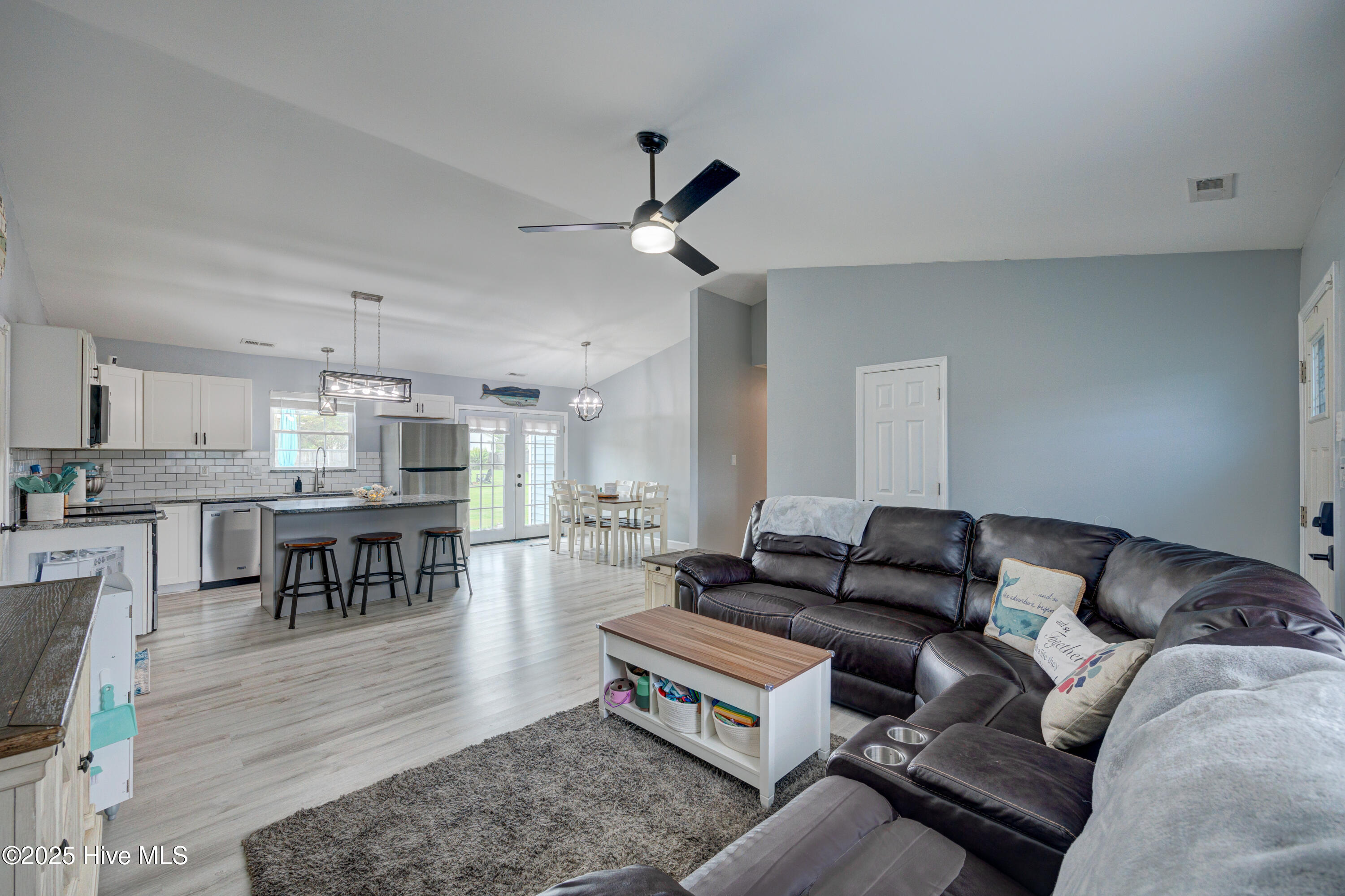 100561437 | Photo 12