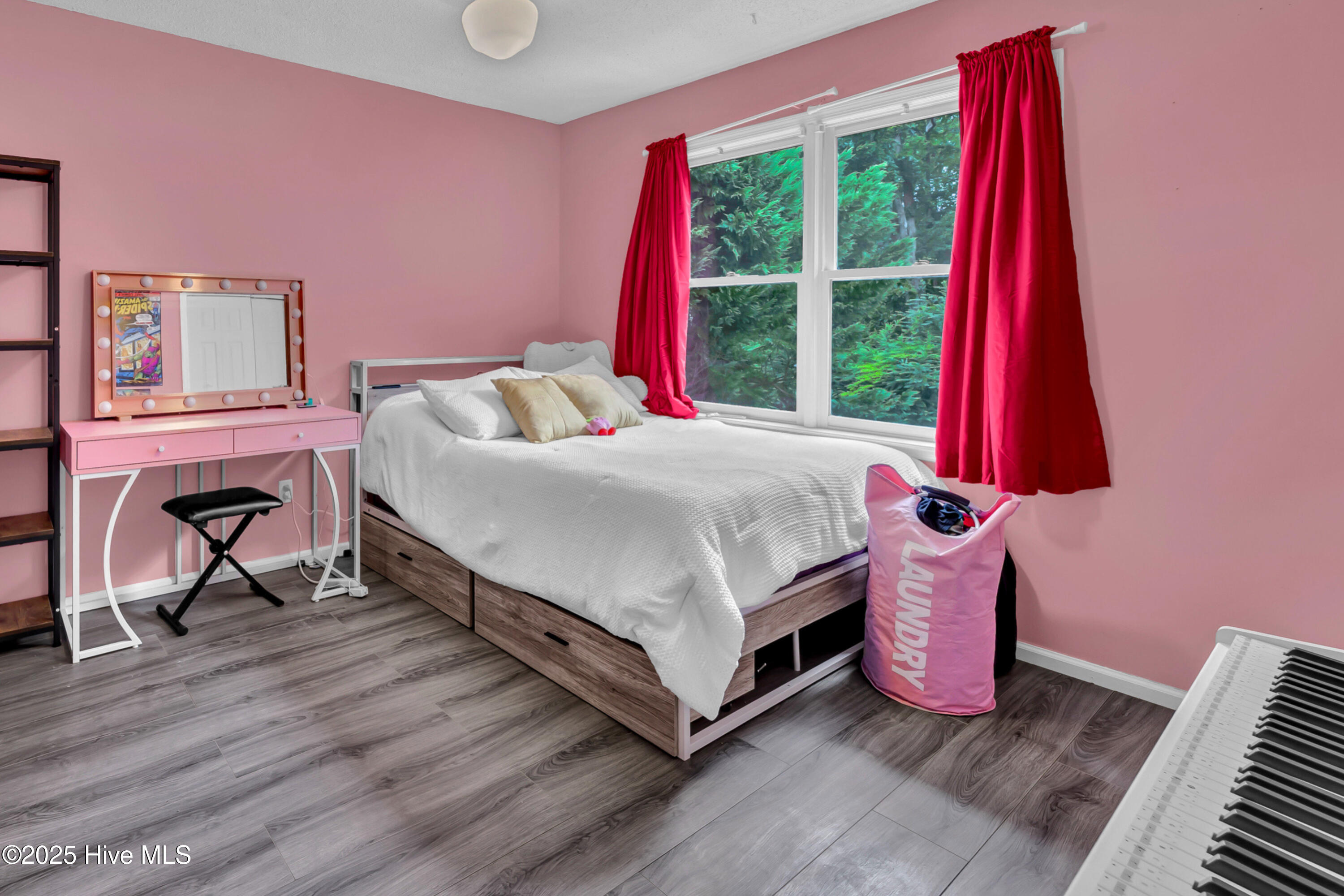 100525615 | Photo 37