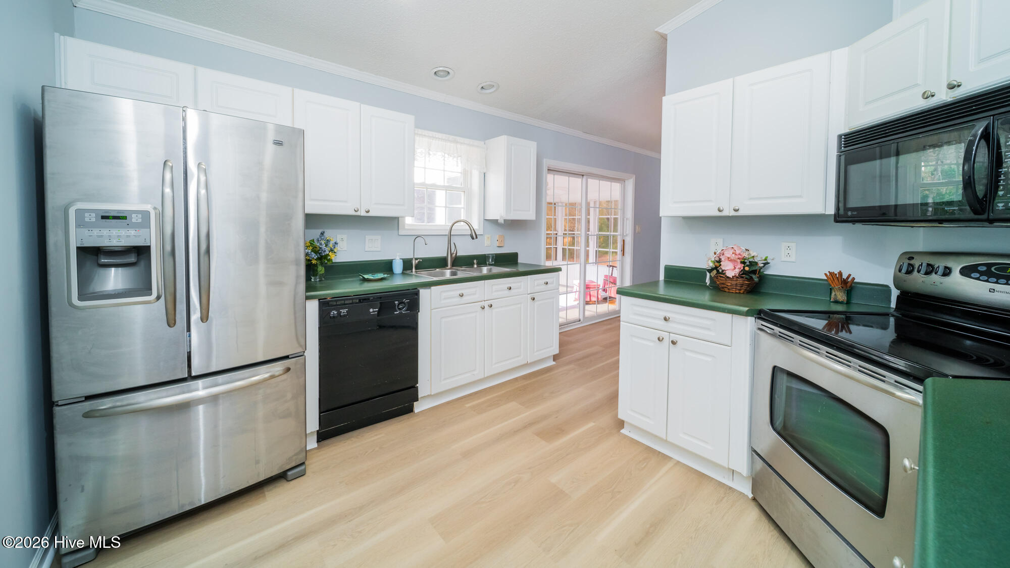 100530895 | Photo 10