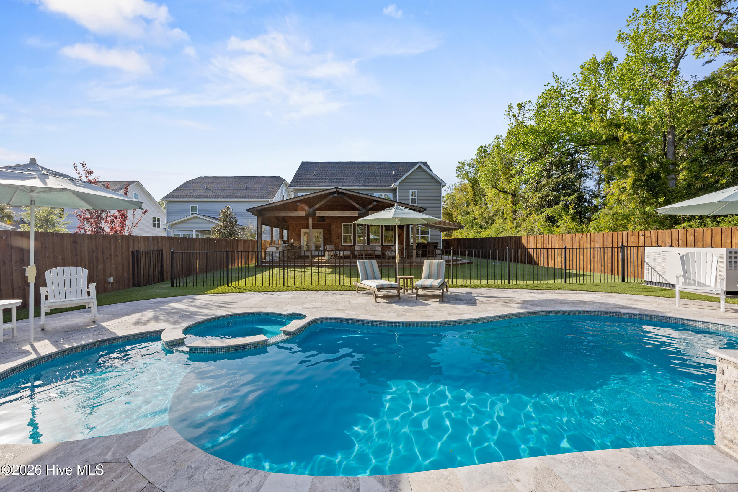 100566940 | Photo 72