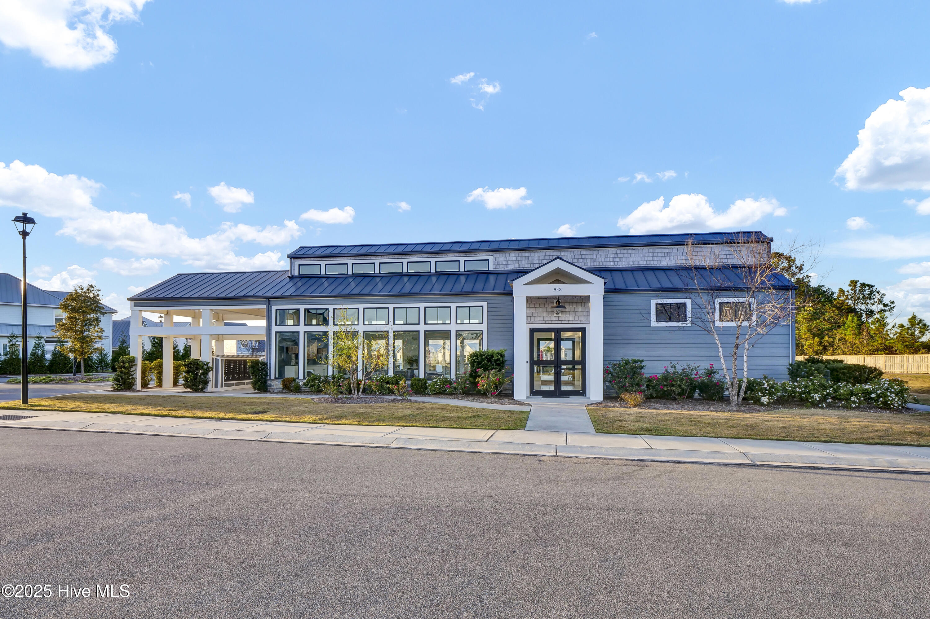 100523935 | Photo 69