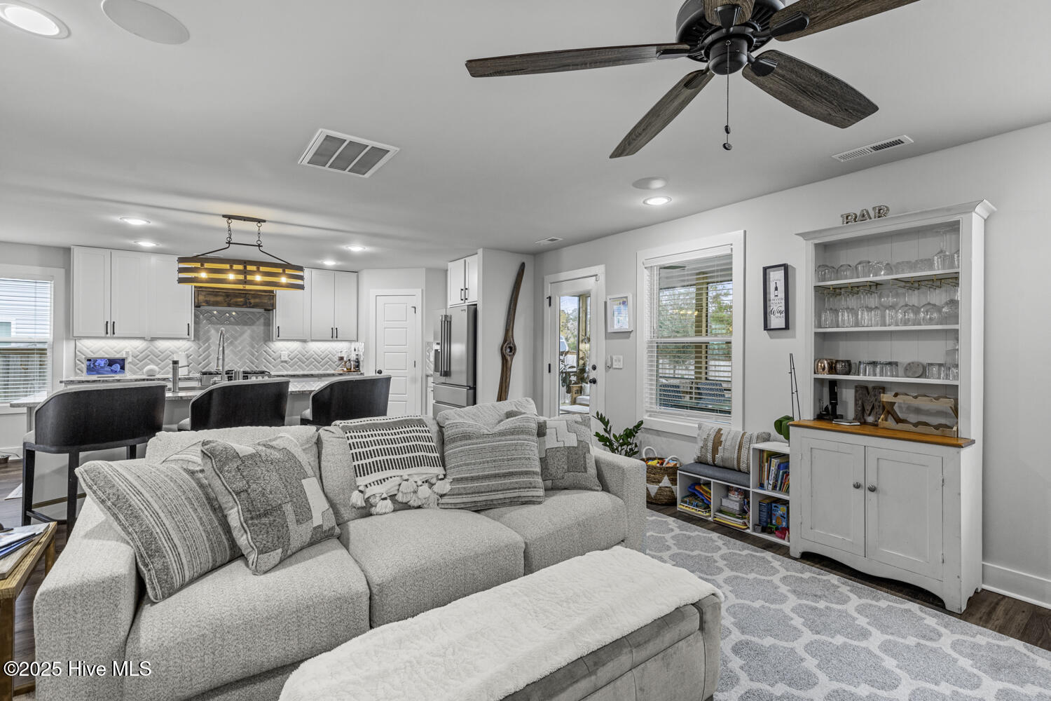 100543242 | Photo 18