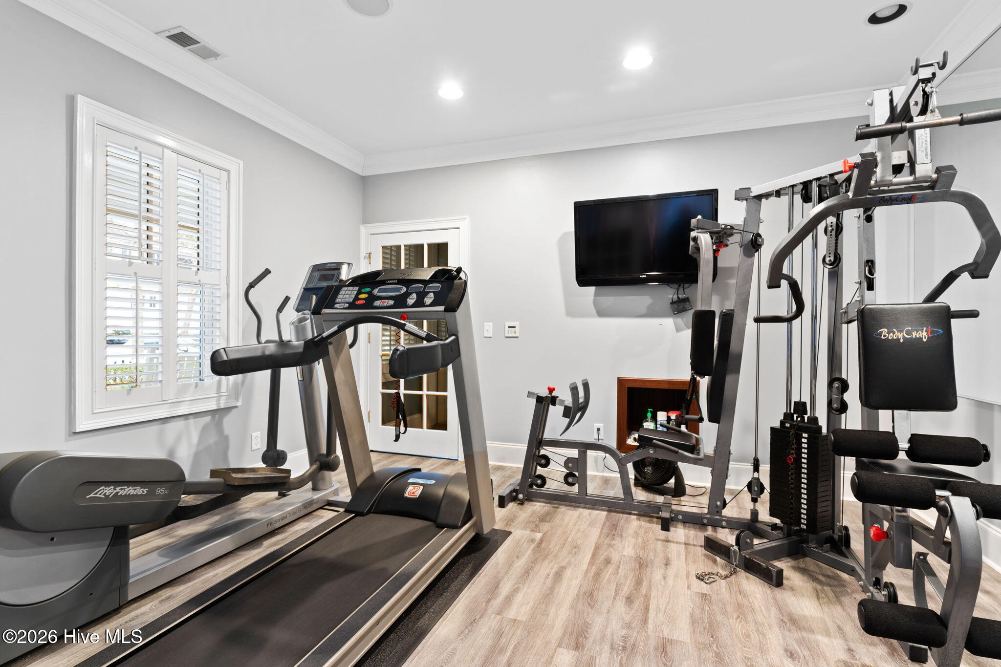 100567275 | Photo 63