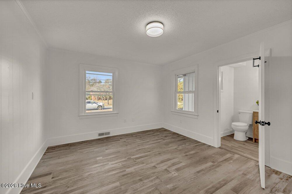 100549662 | Photo 15