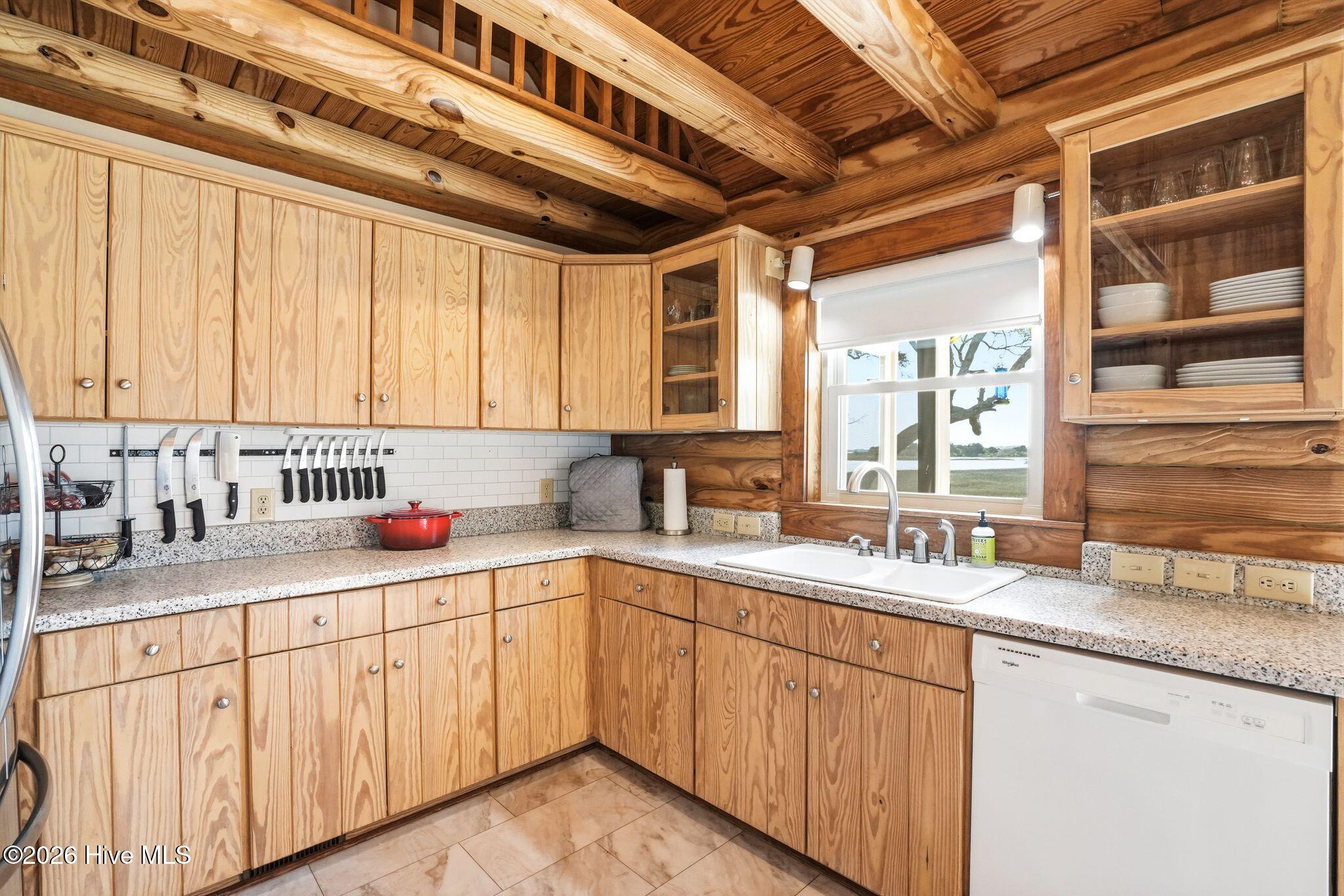 100565055 | Photo 28