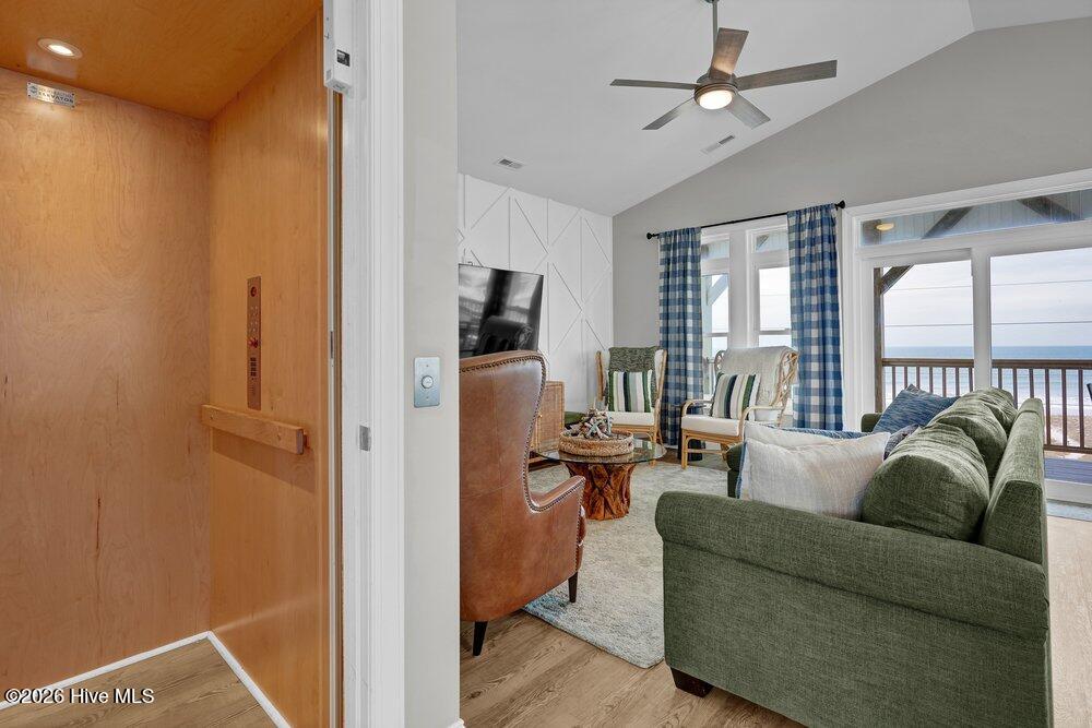 100558535 | Photo 38