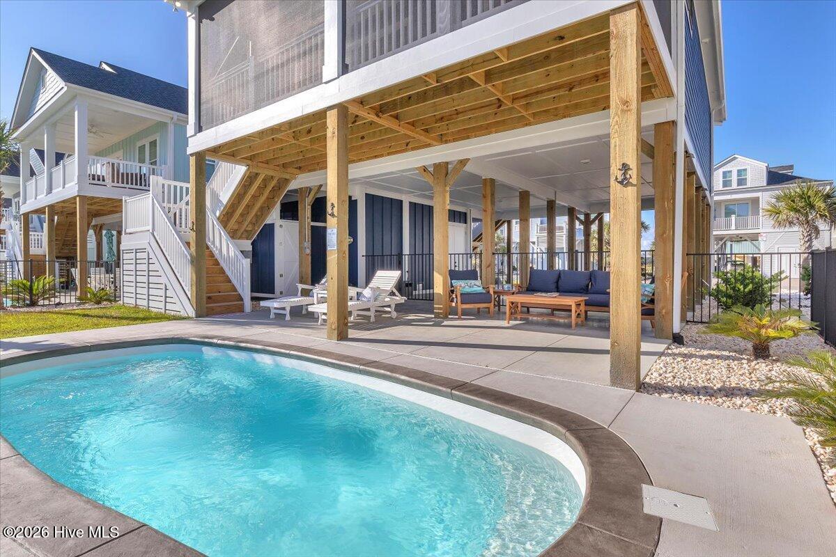 100565716 | Photo 61