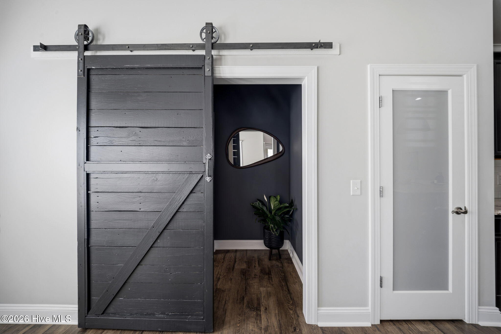 100565702 | Photo 17