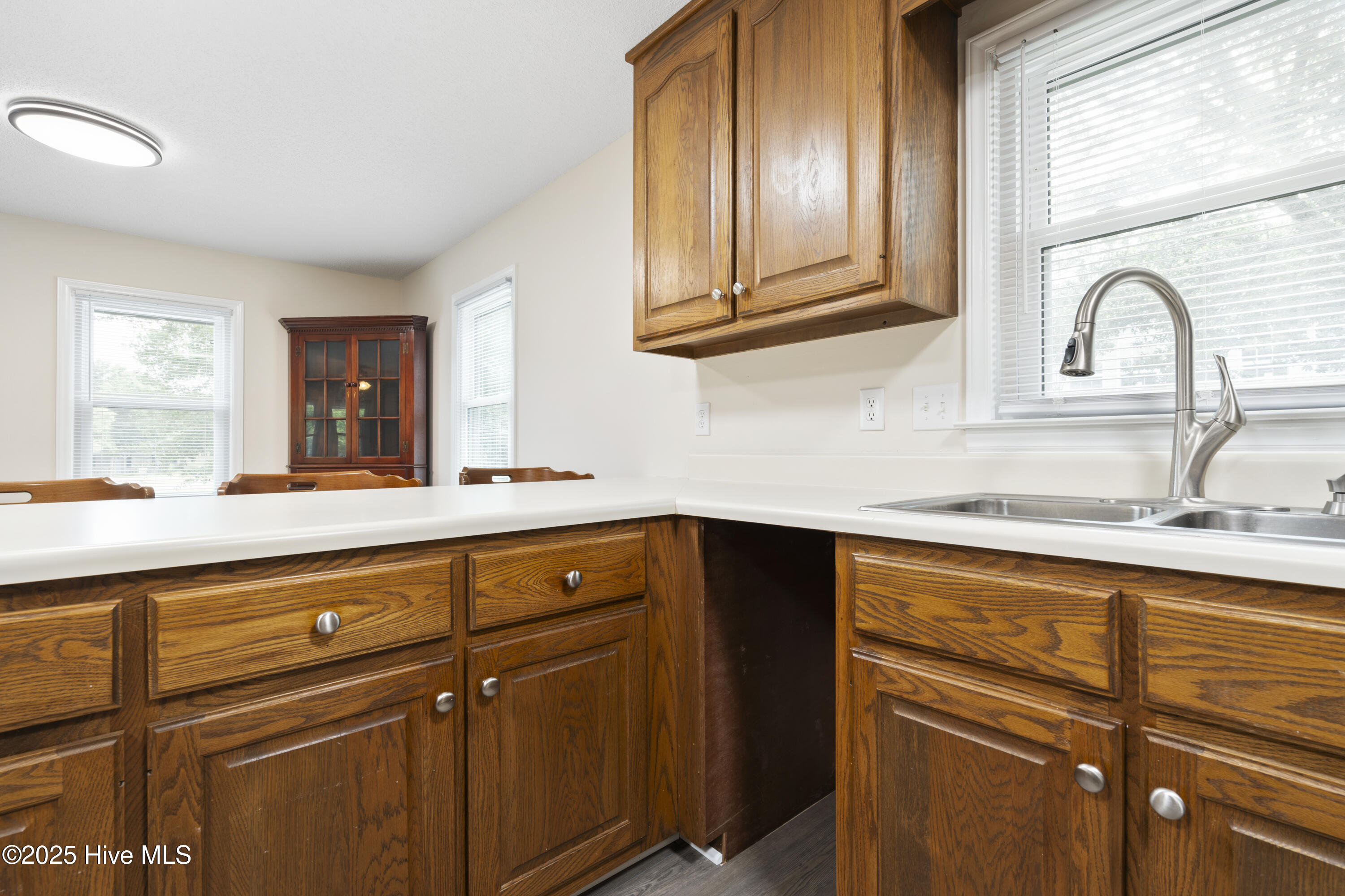 100515405 | Photo 15