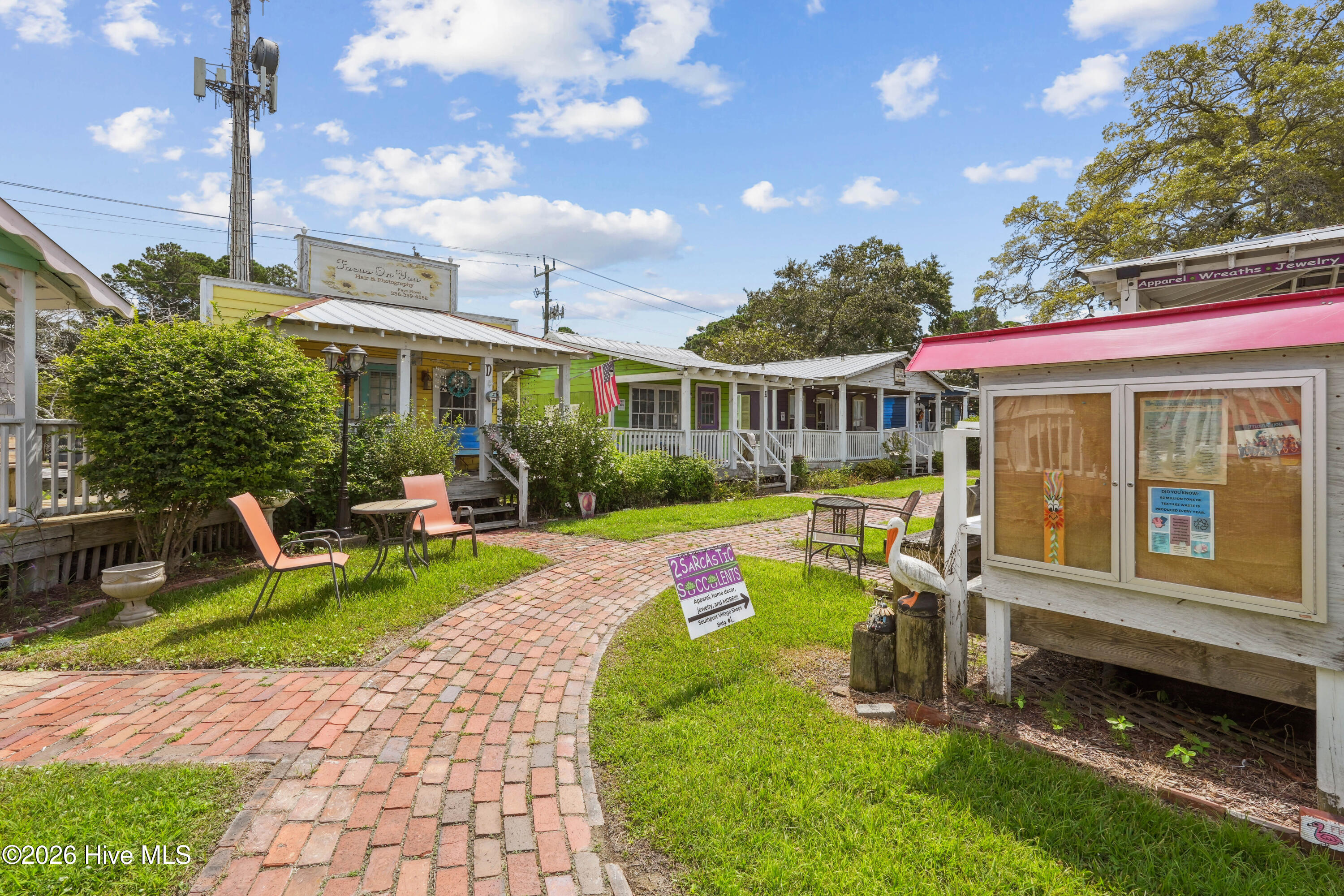 100570389 | Photo 16