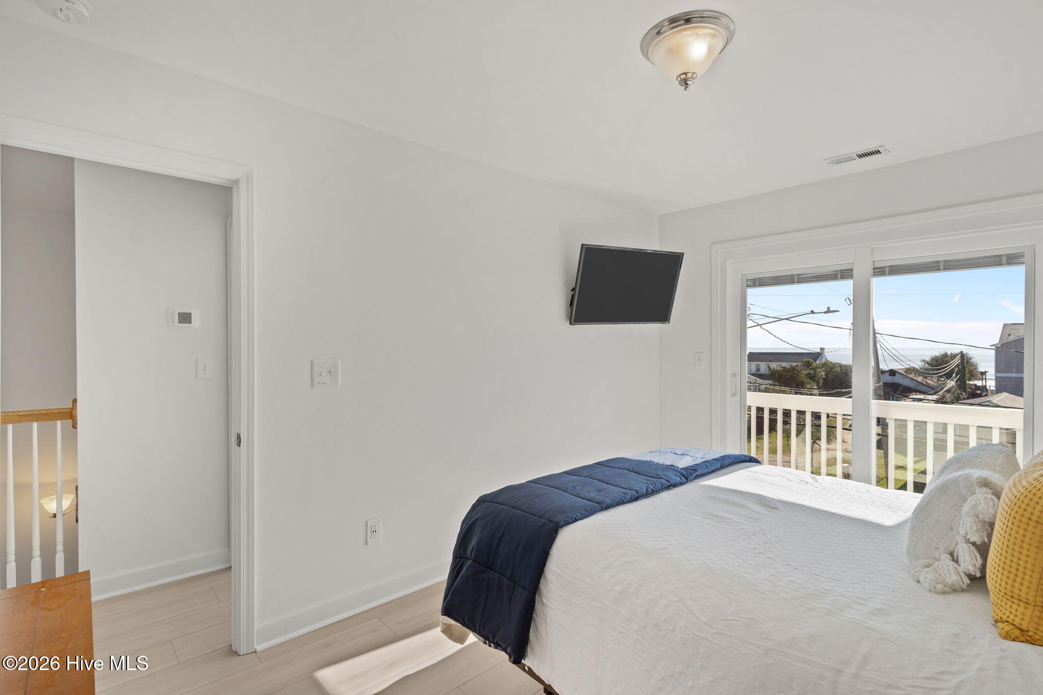 100563044 | Photo 33