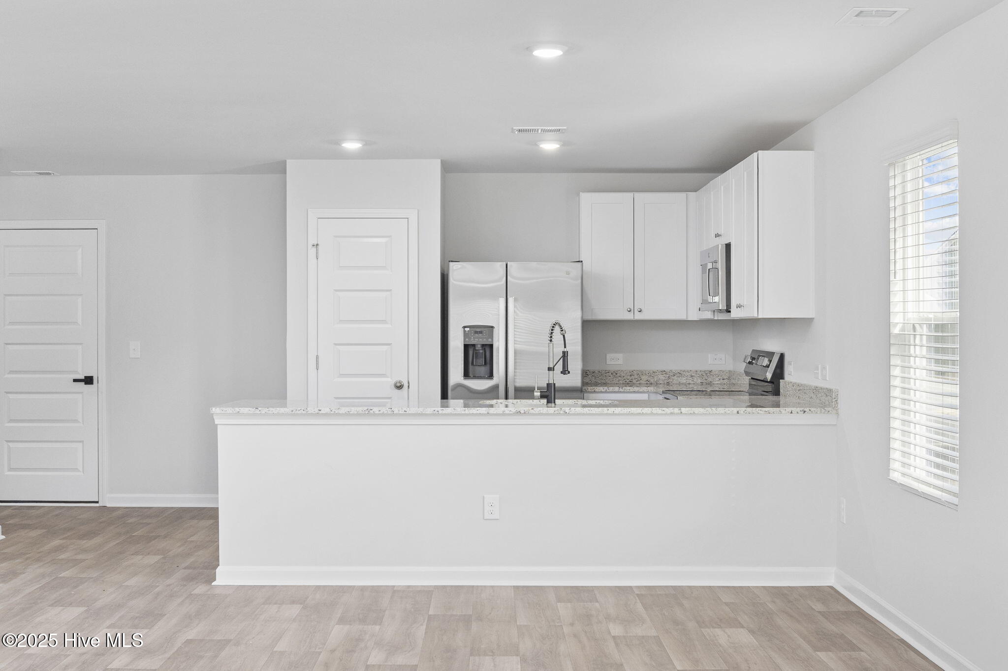 100544084 | Photo 21