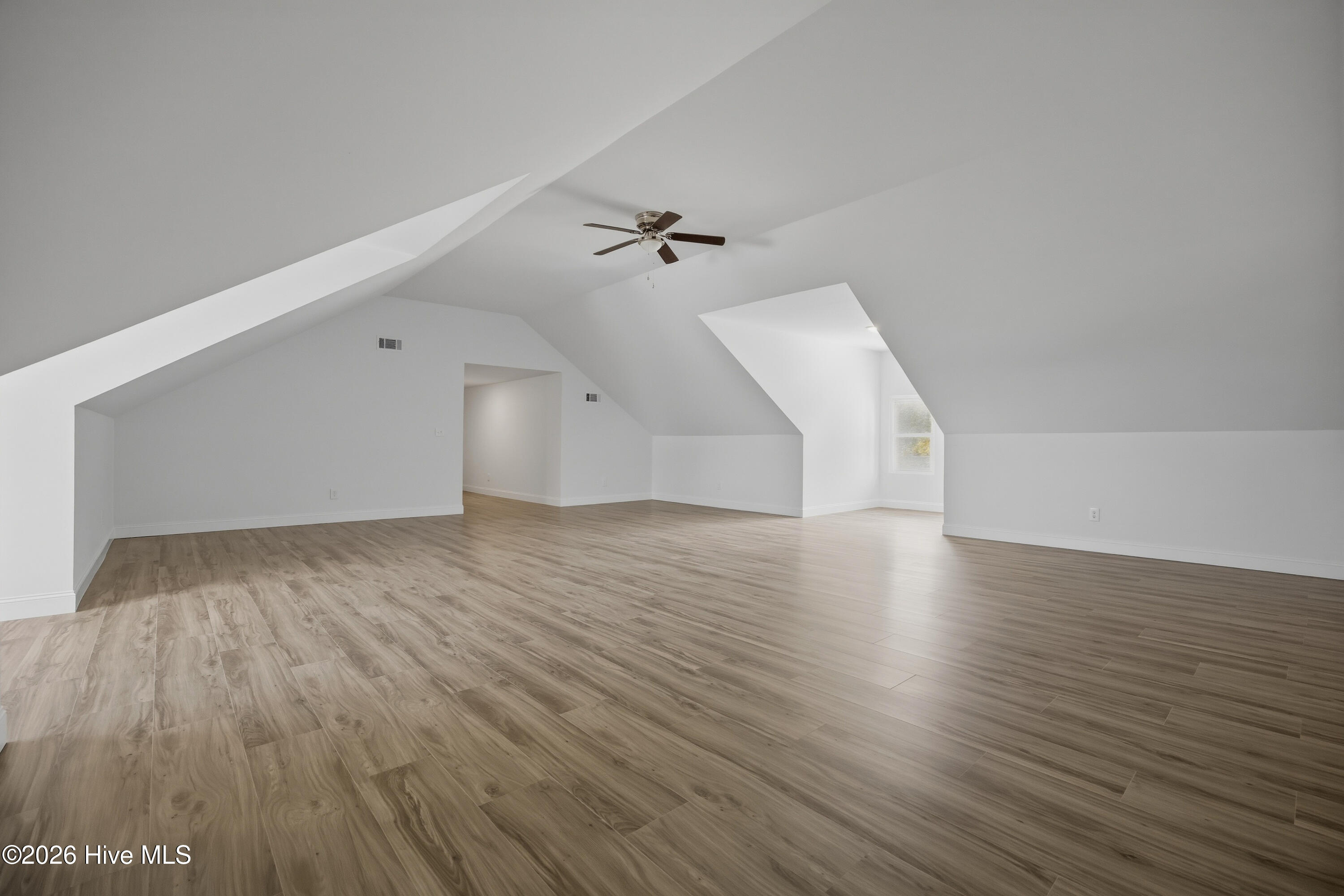 100569941 | Photo 51