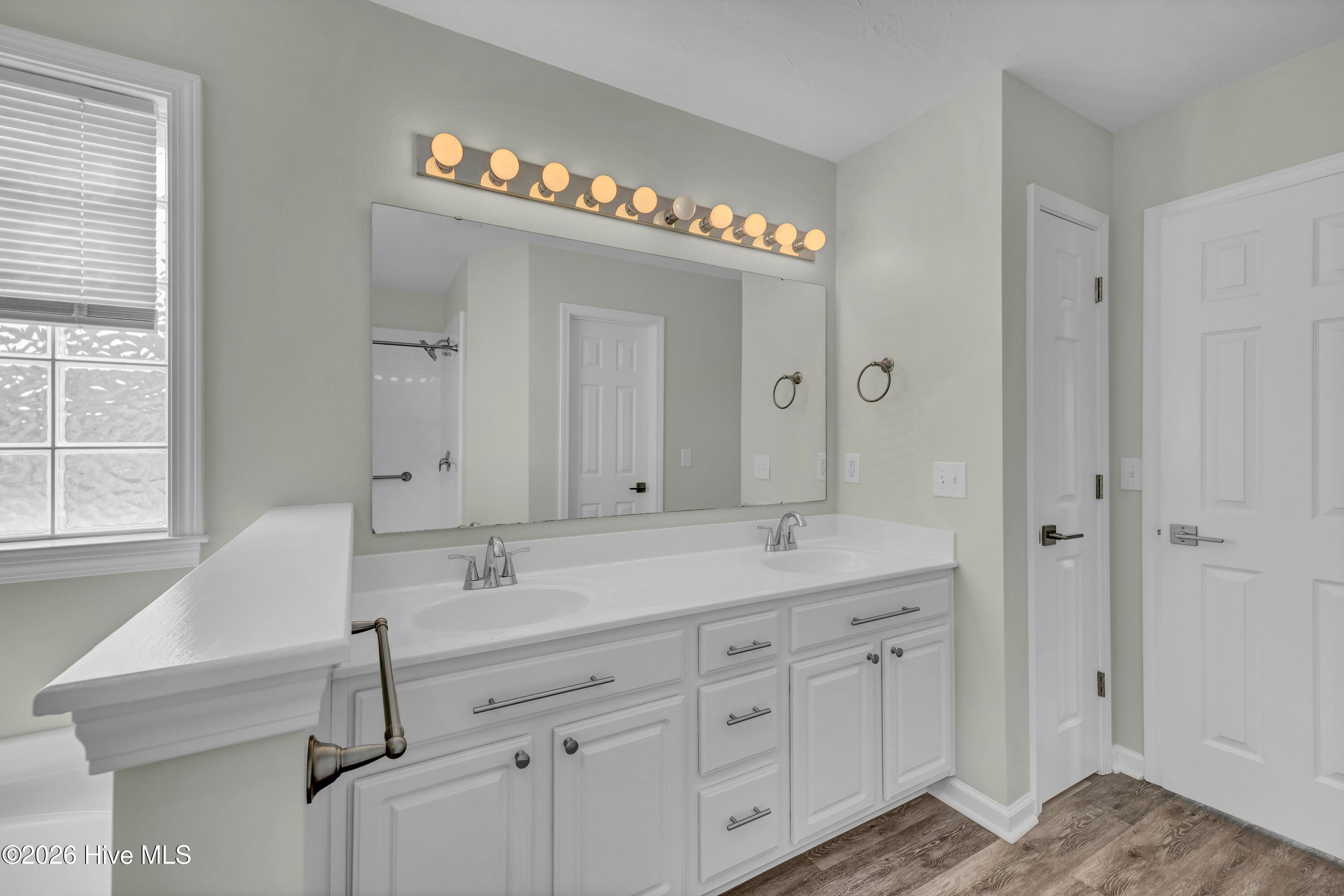 100561417 | Photo 14