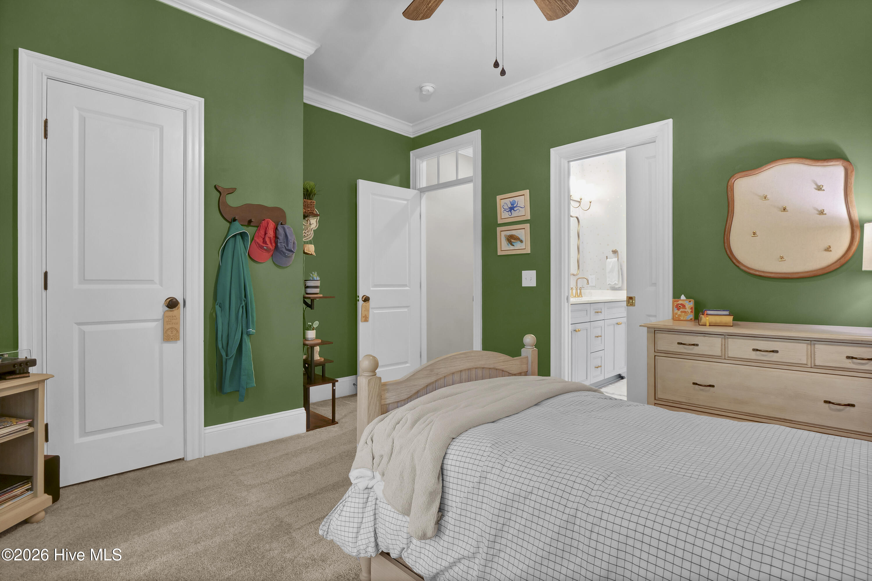 100563918 | Photo 33