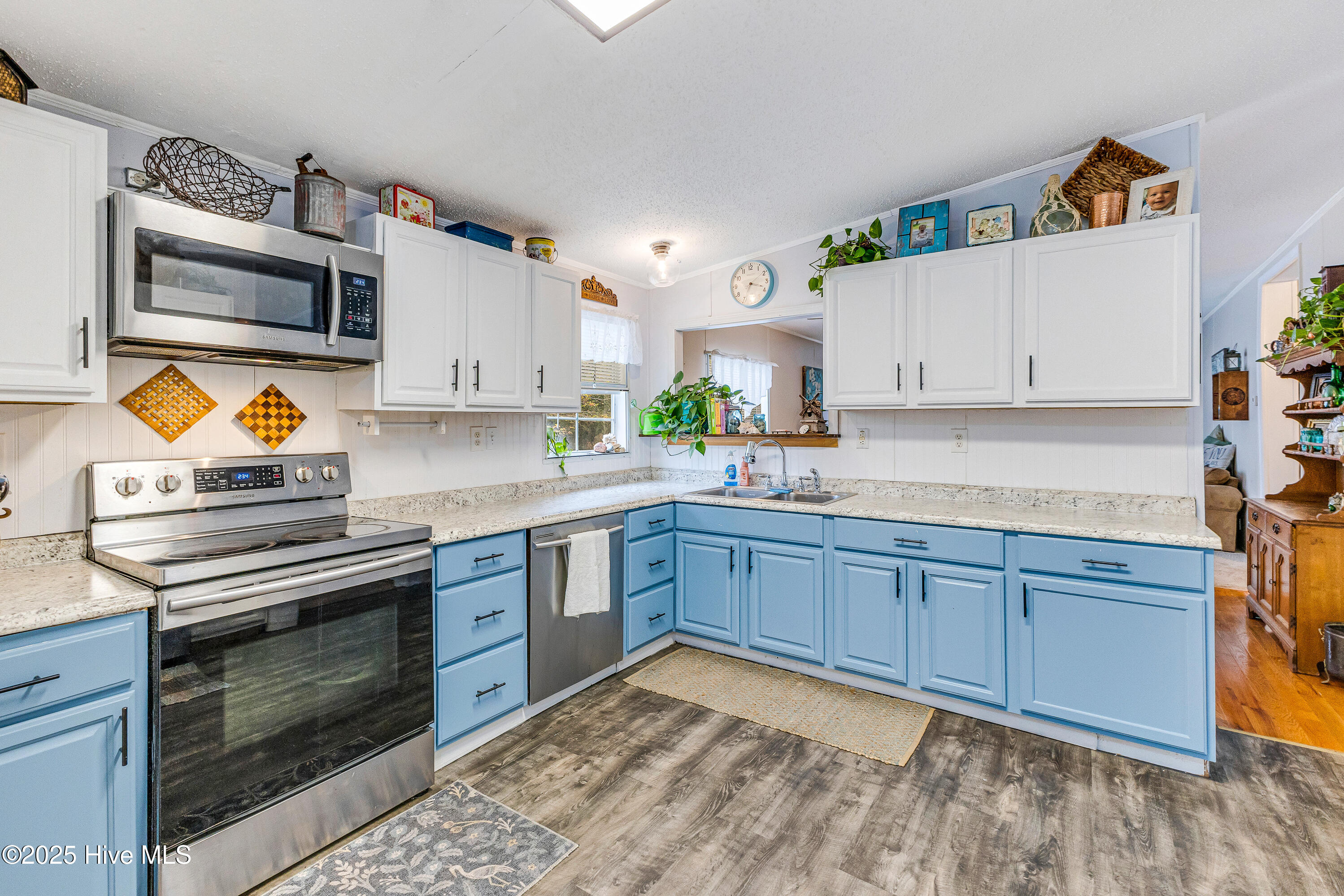 100543830 | Photo 22