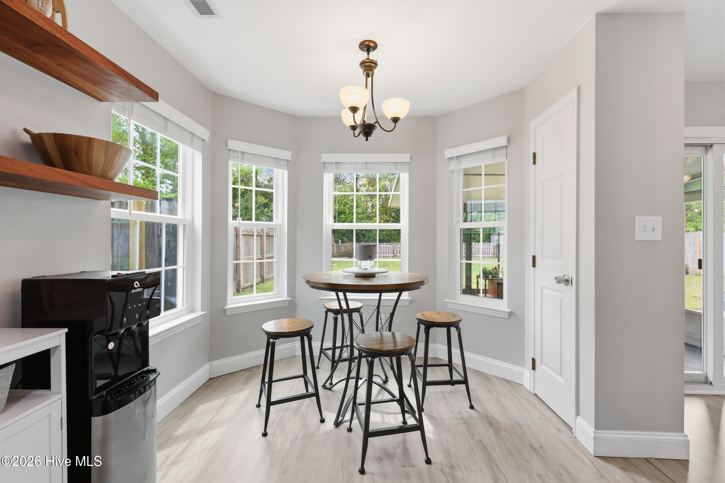 100565857 | Photo 17