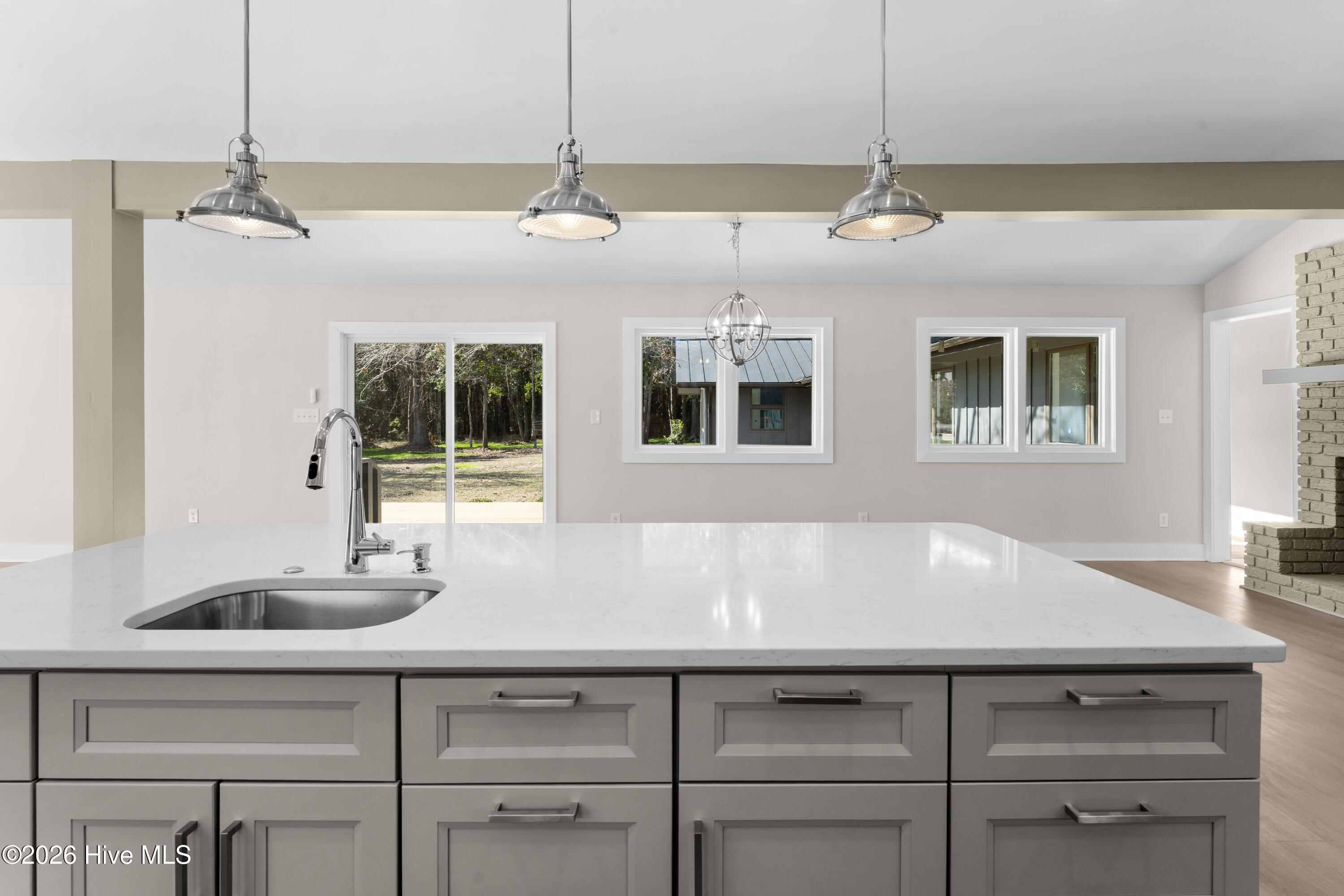 100561739 | Photo 17