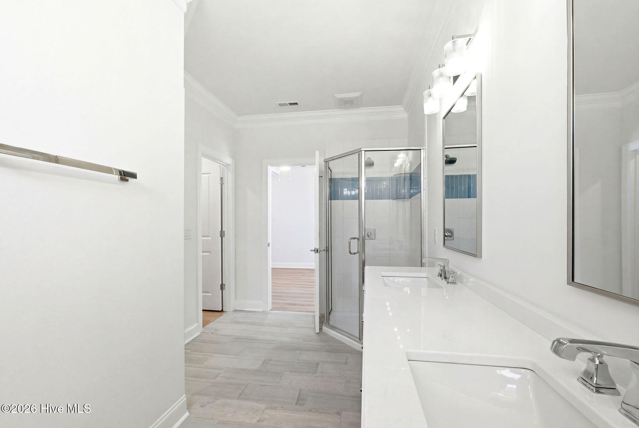 100565030 | Photo 30