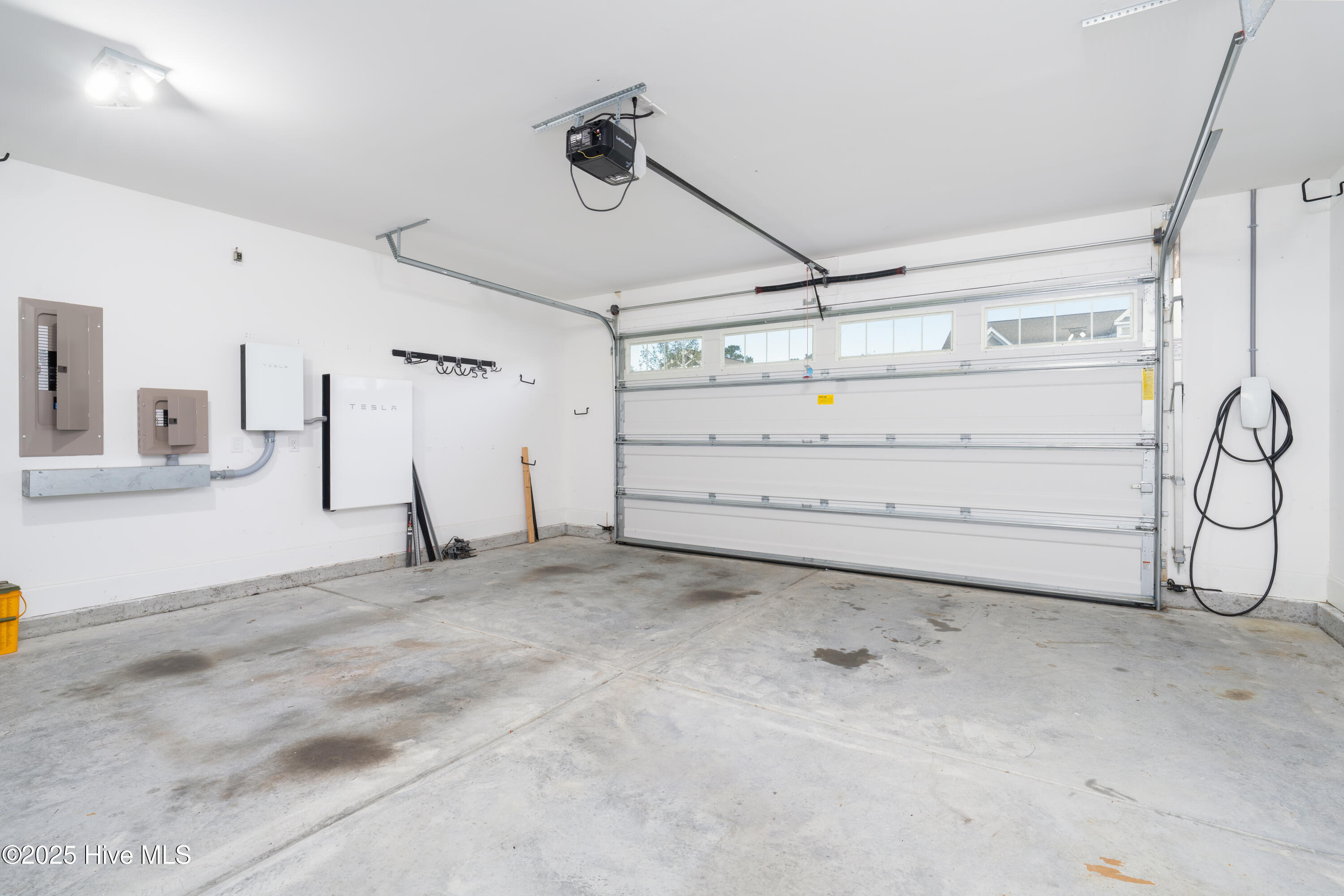 100536506 | Photo 36