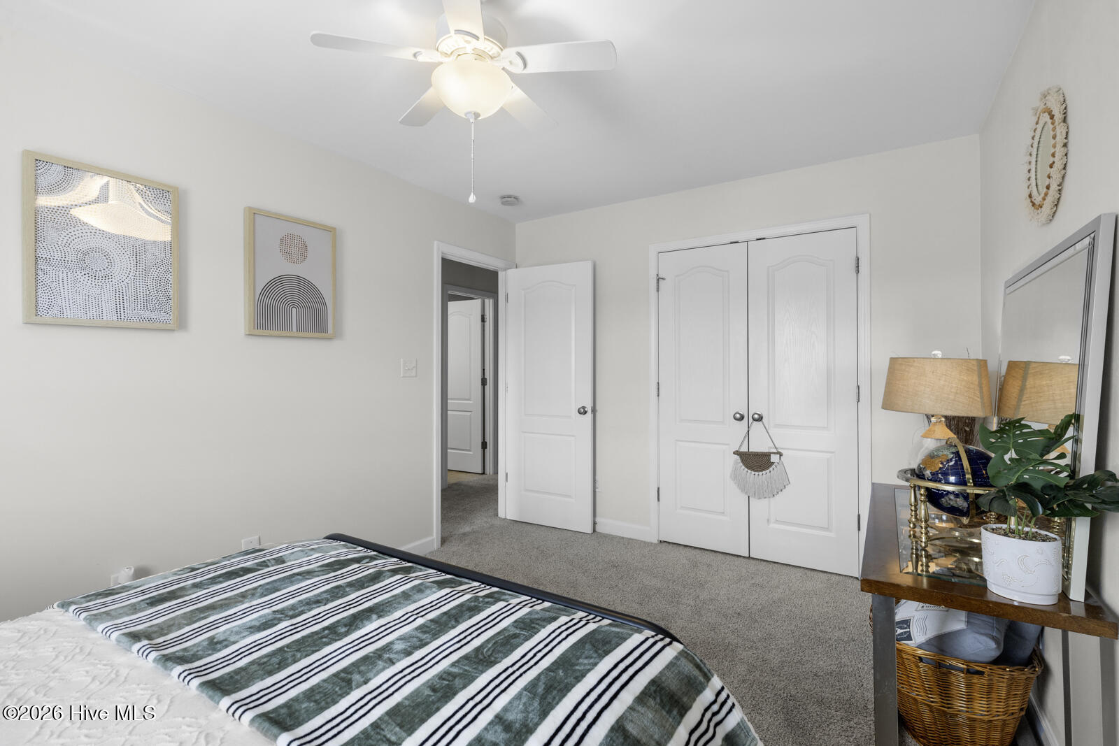 100555992 | Photo 30