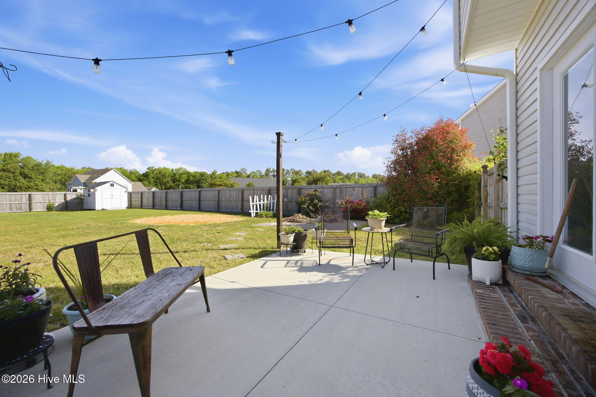 100570576 | Photo 35