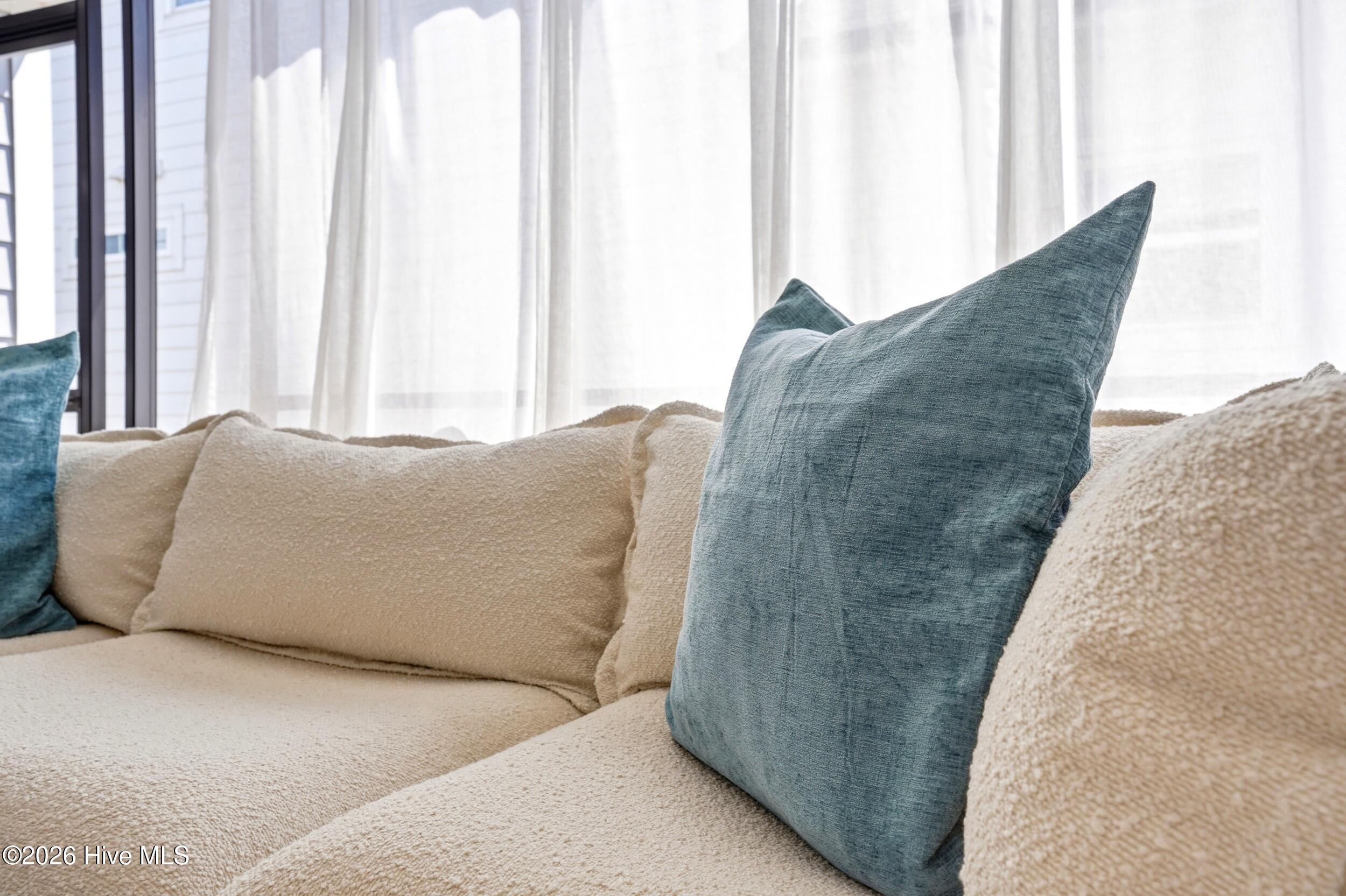 100569050 | Photo 36