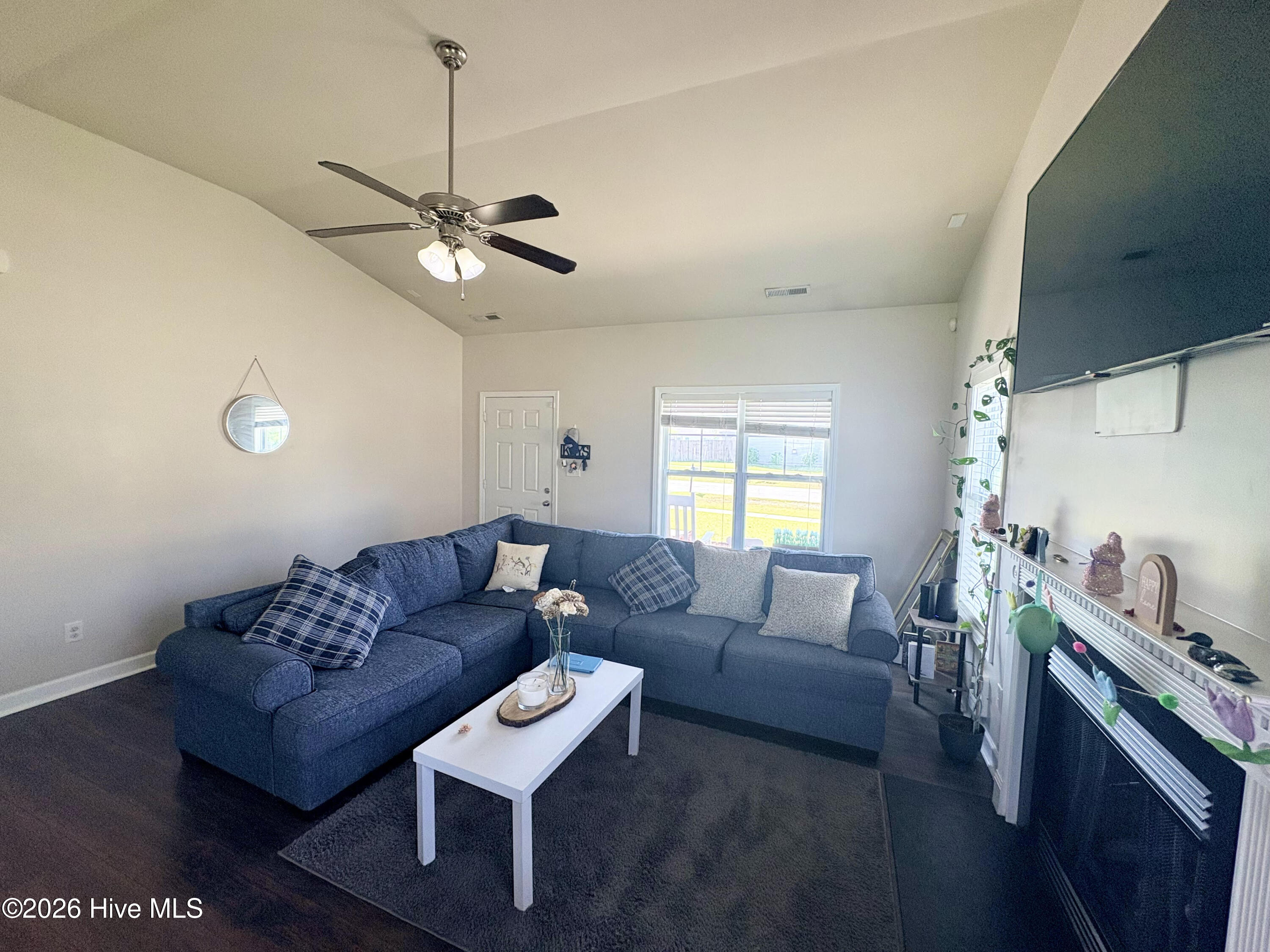 100568227 | Photo 12