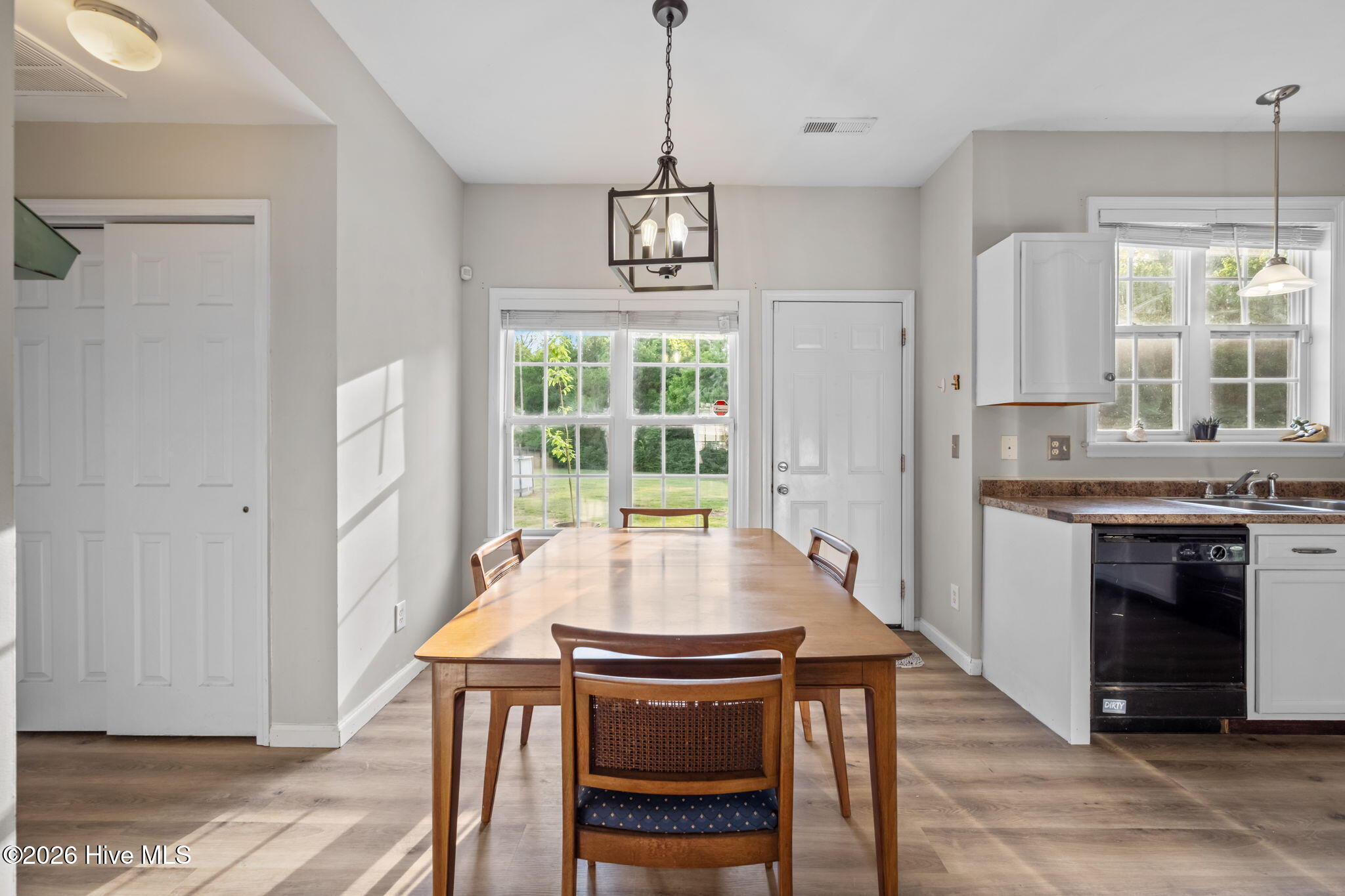 100567671 | Photo 32