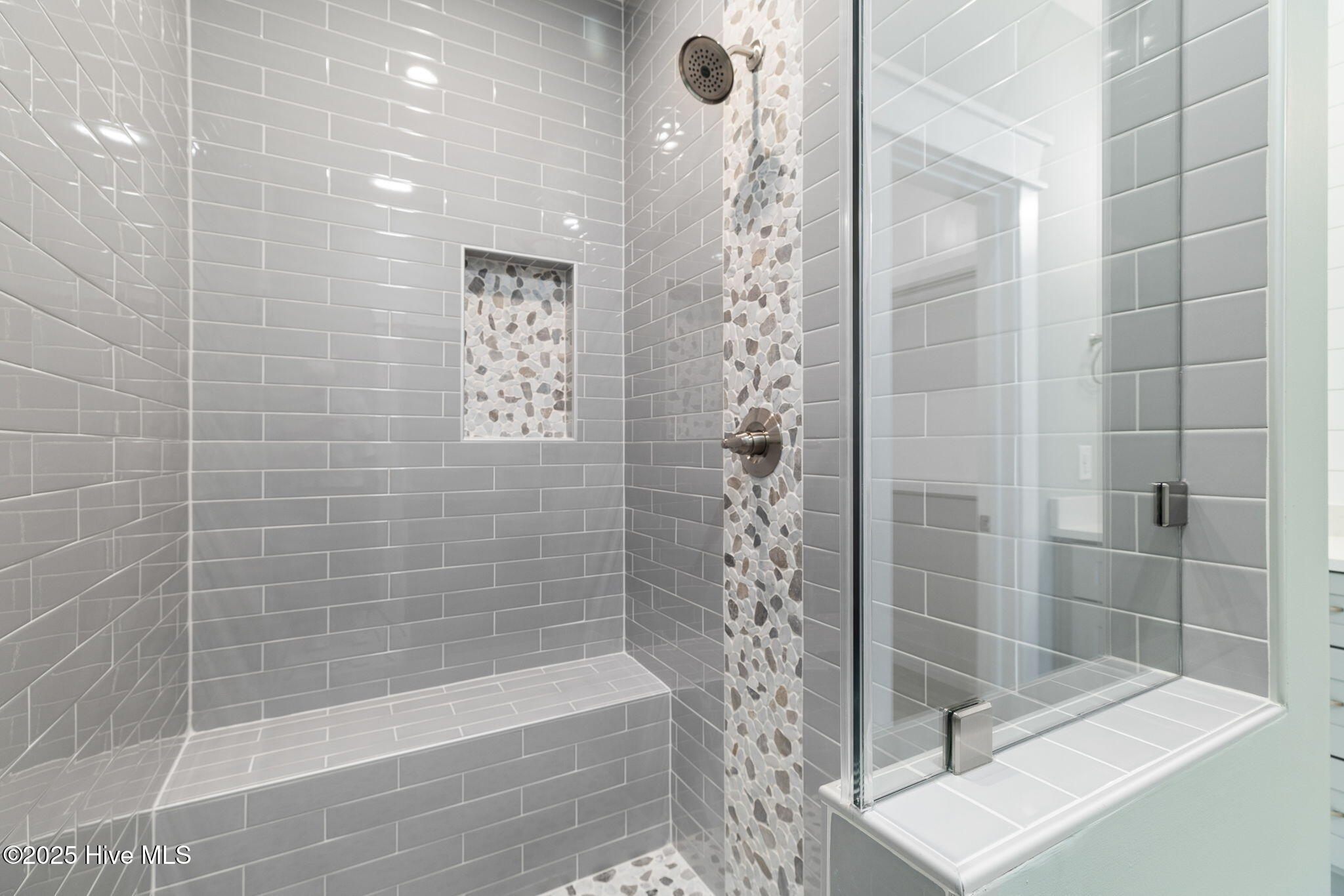 100479580 | Photo 33