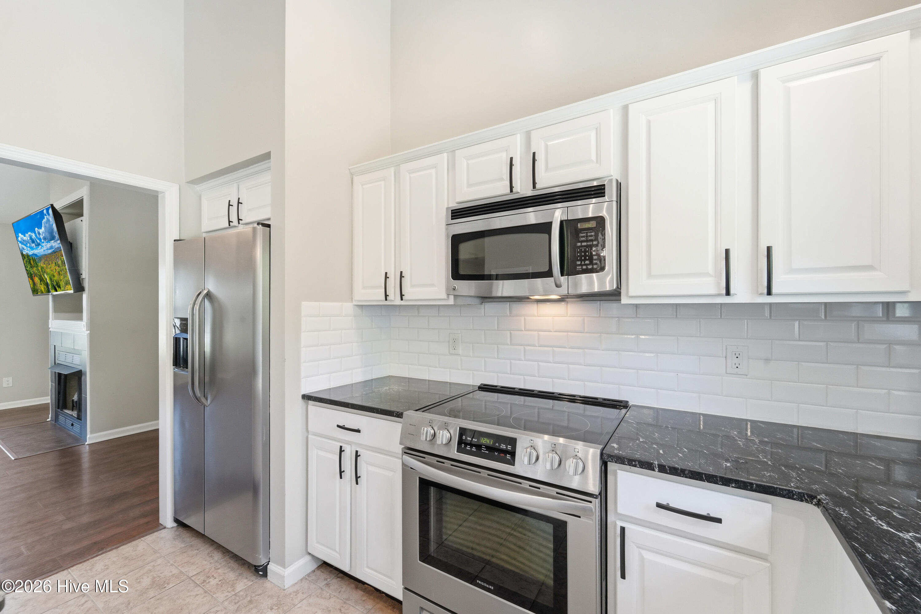 100568170 | Photo 25