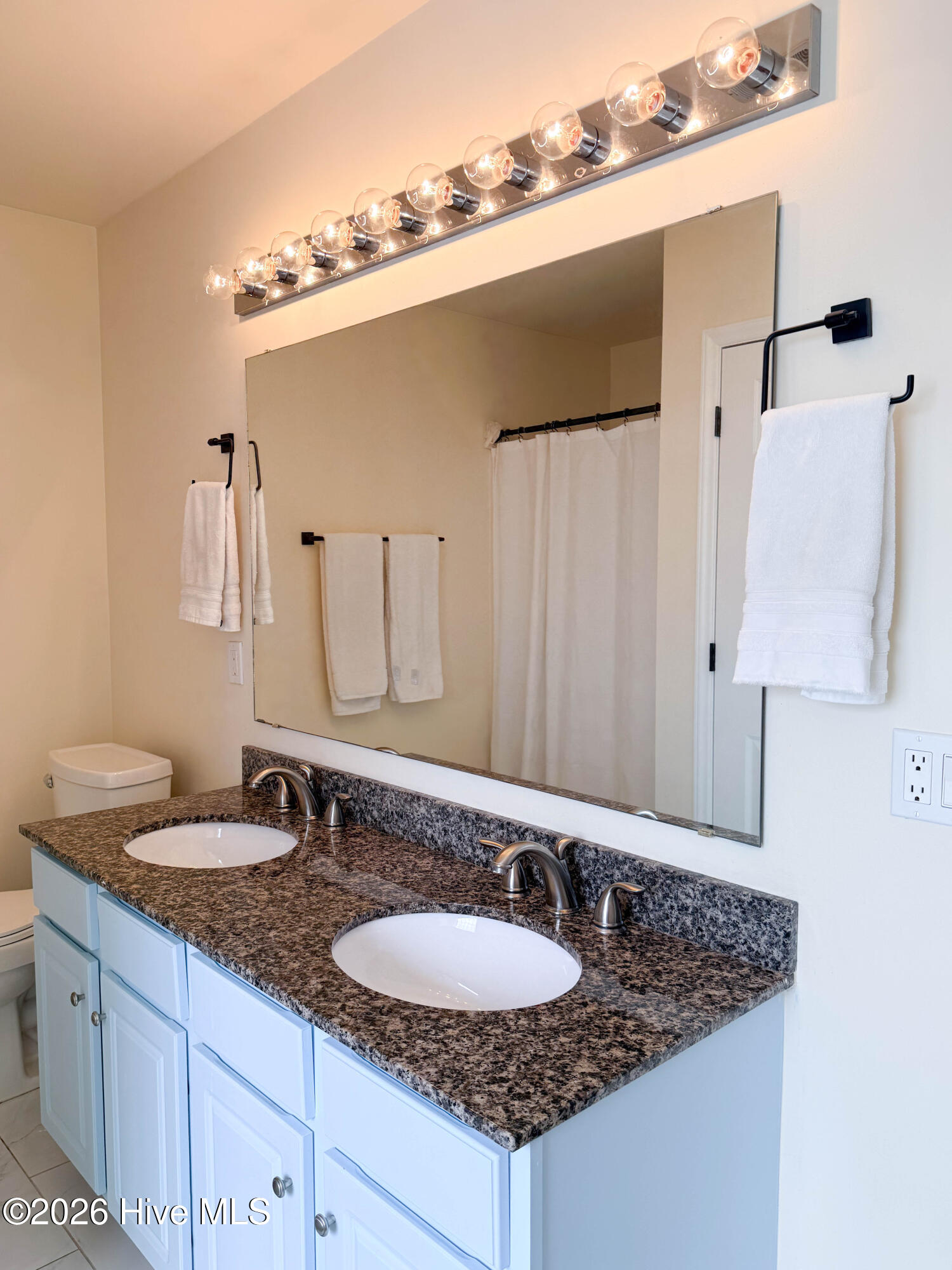 100559708 | Photo 51