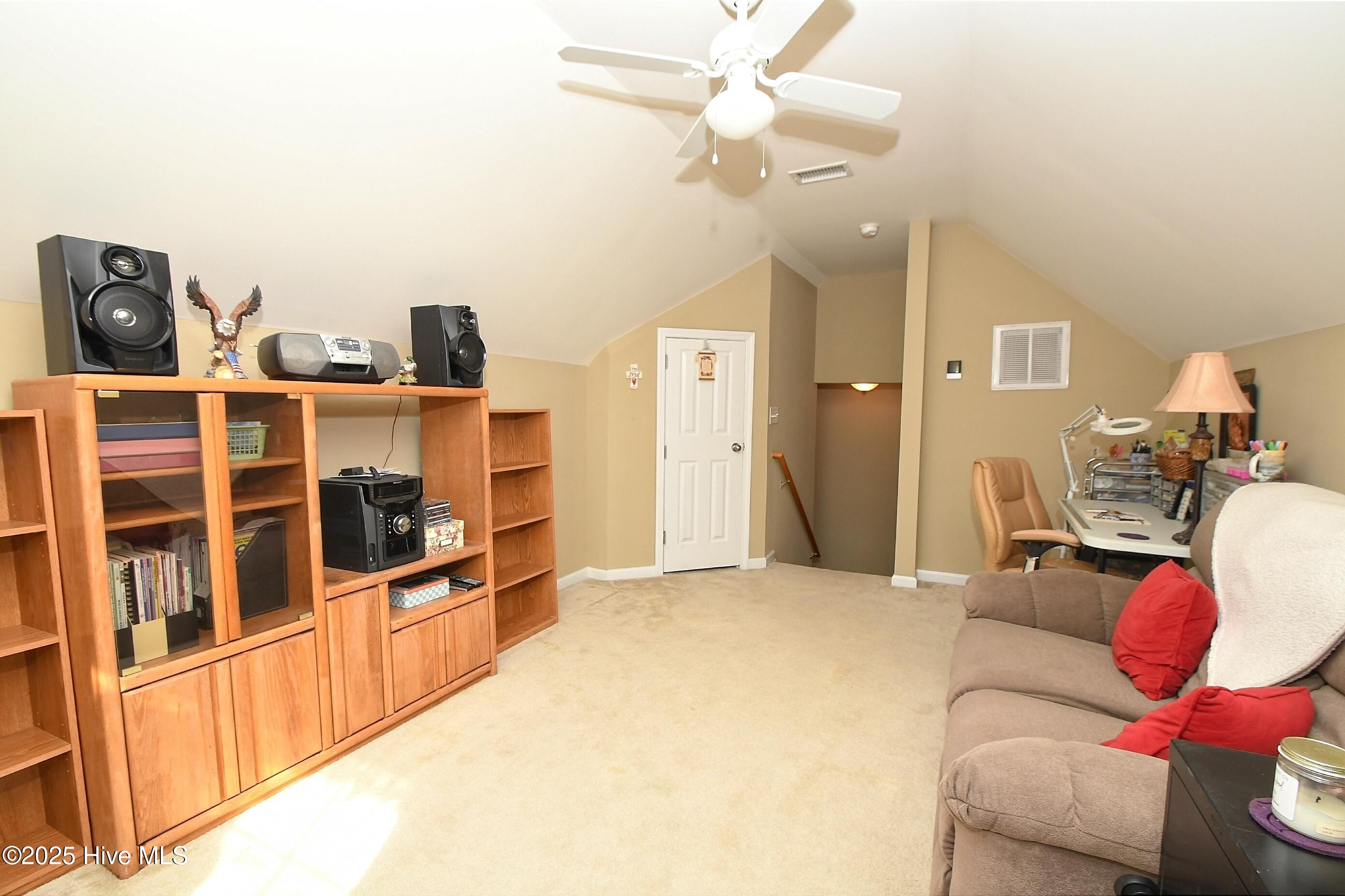 100541260 | Photo 27