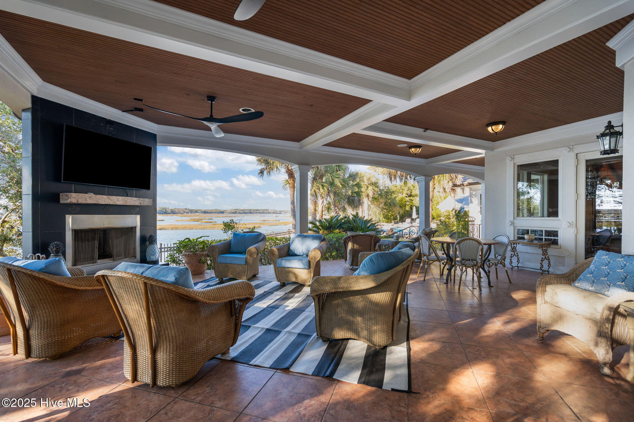 100547936 | Photo 69