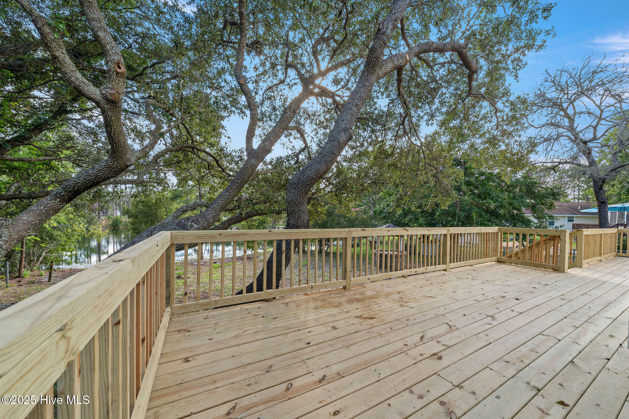 100522130 | Photo 16