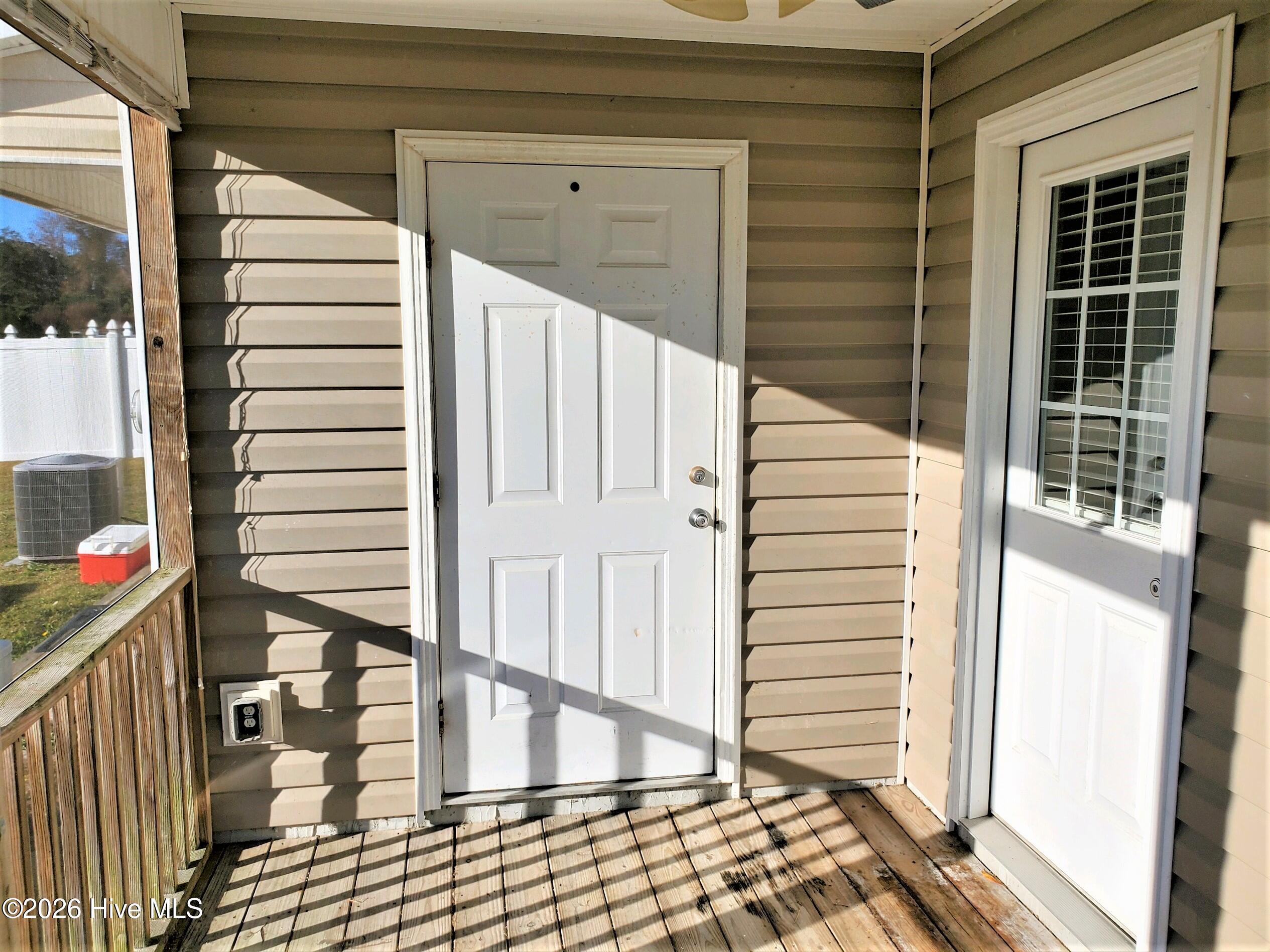 100564869 | Photo 21