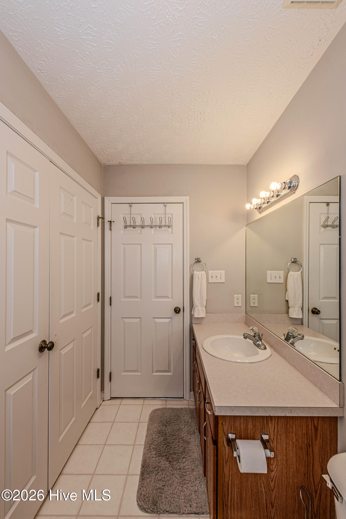 100569182 | Photo 48